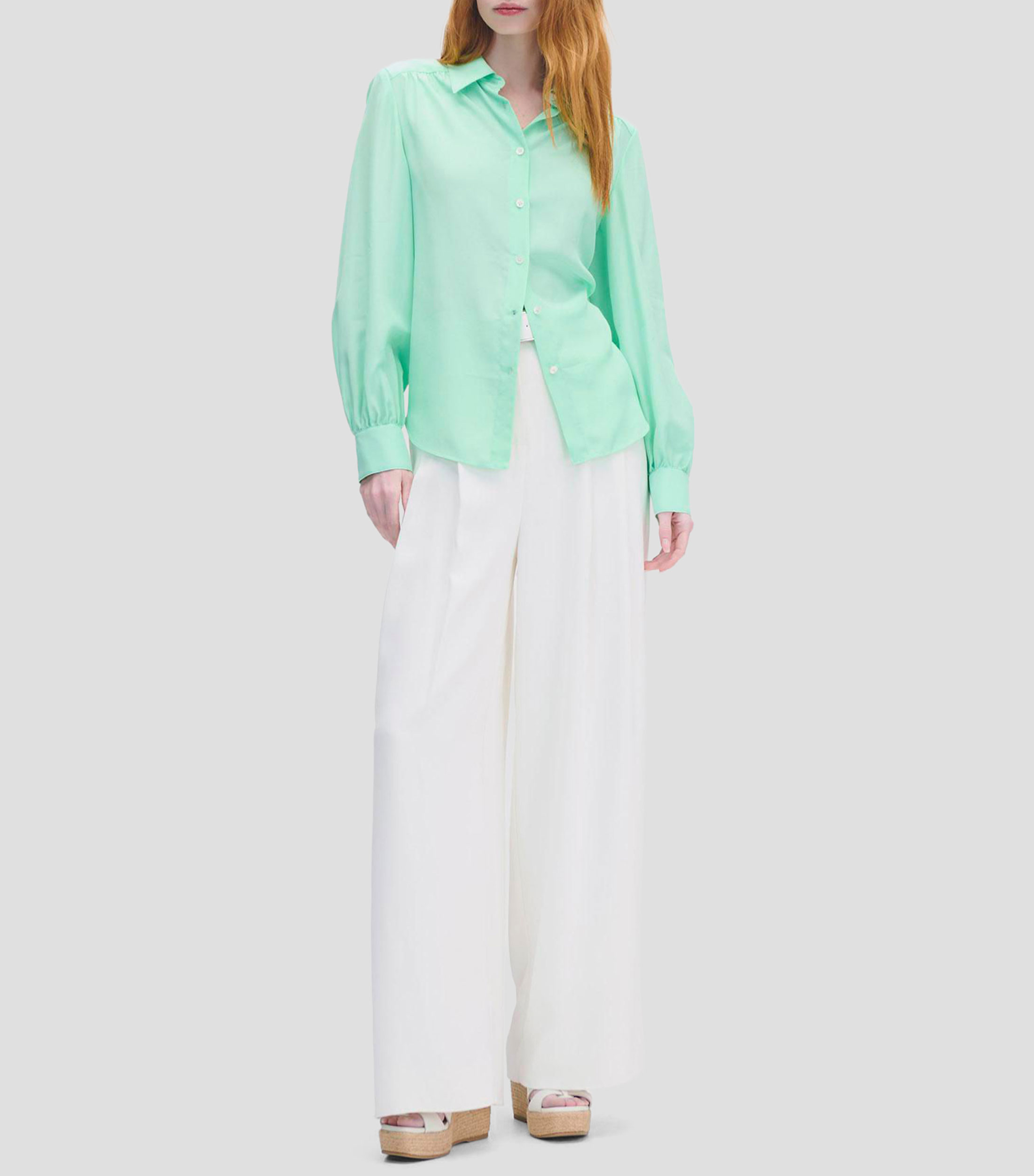 Blusa Satinada Tipo Camisera Verde Claro con Frunces Mujer