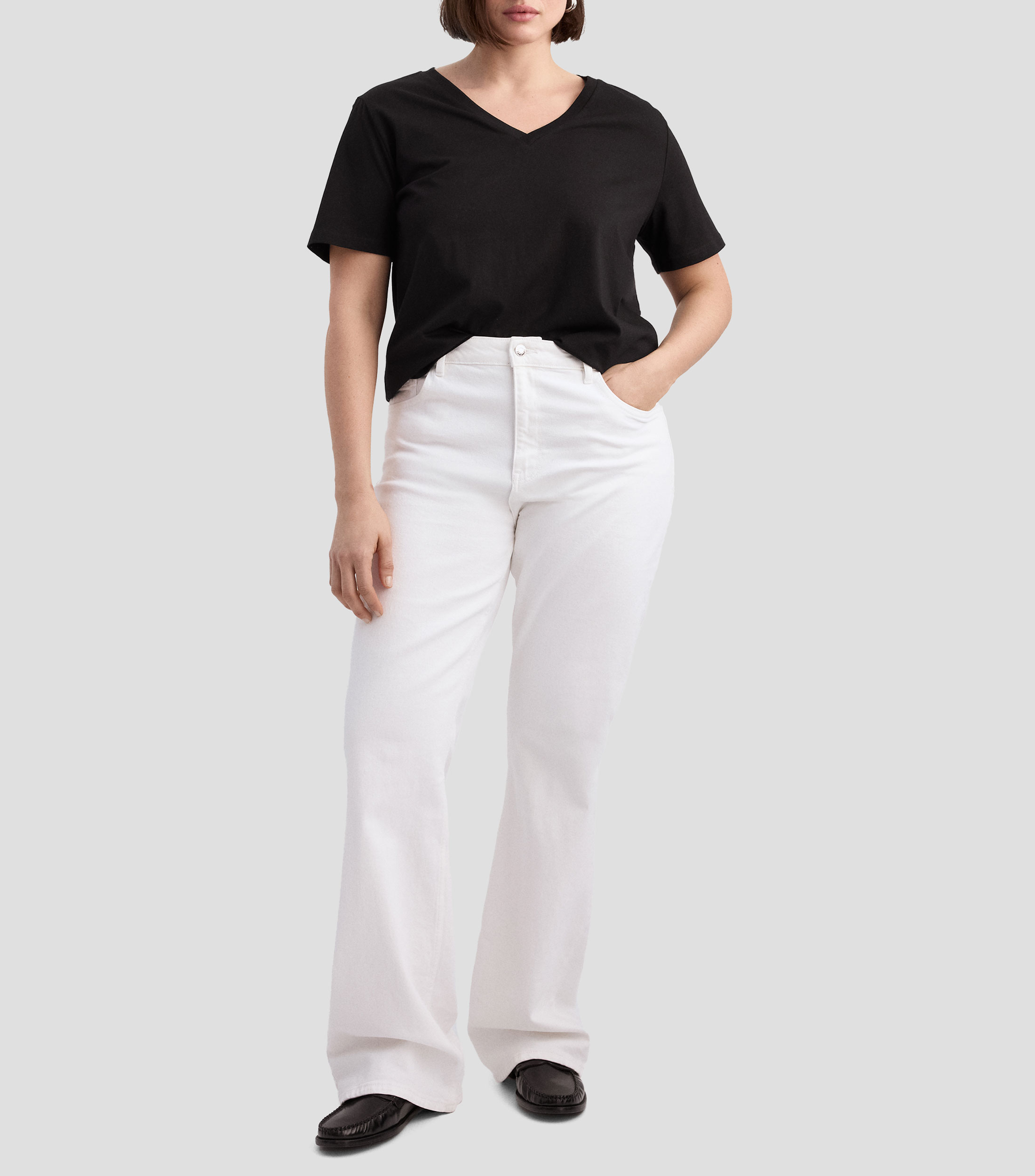 Playera cuello V manga corta lisa Mujer