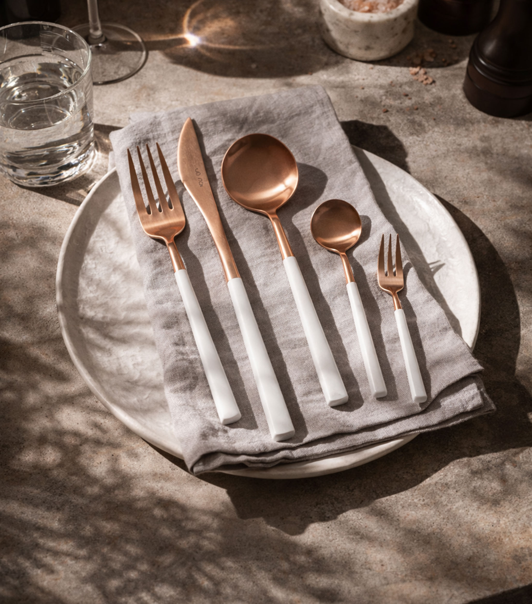 Set de Cubiertos 30 Piezas Neo Oro Rosa Mango Blanco en Acero Inoxidable, Resina