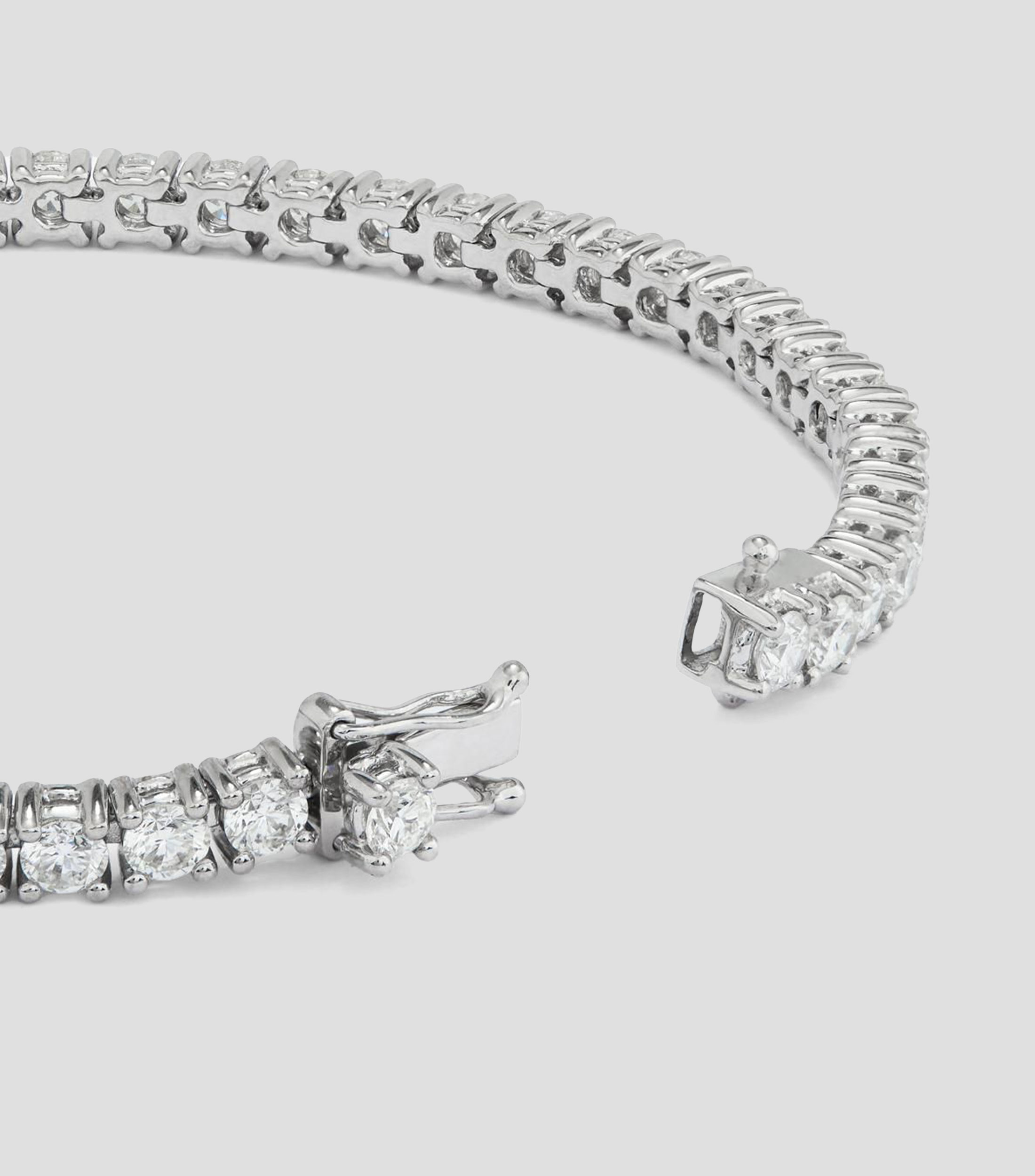 Brazalete en Oro blanco de 18 Kilates con diamantes Mujer