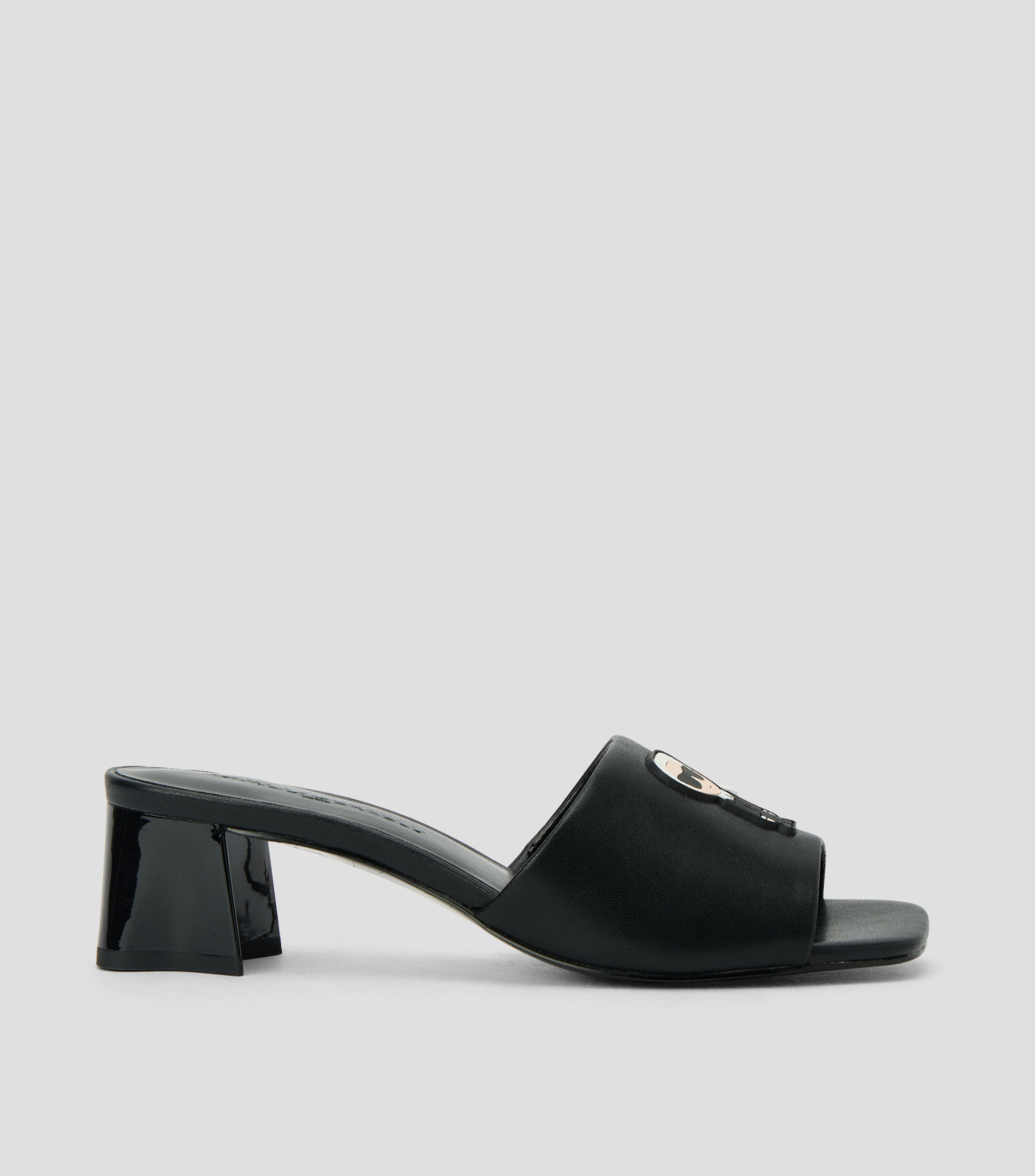 Sandalias con tacón bajo y ancho Mujer