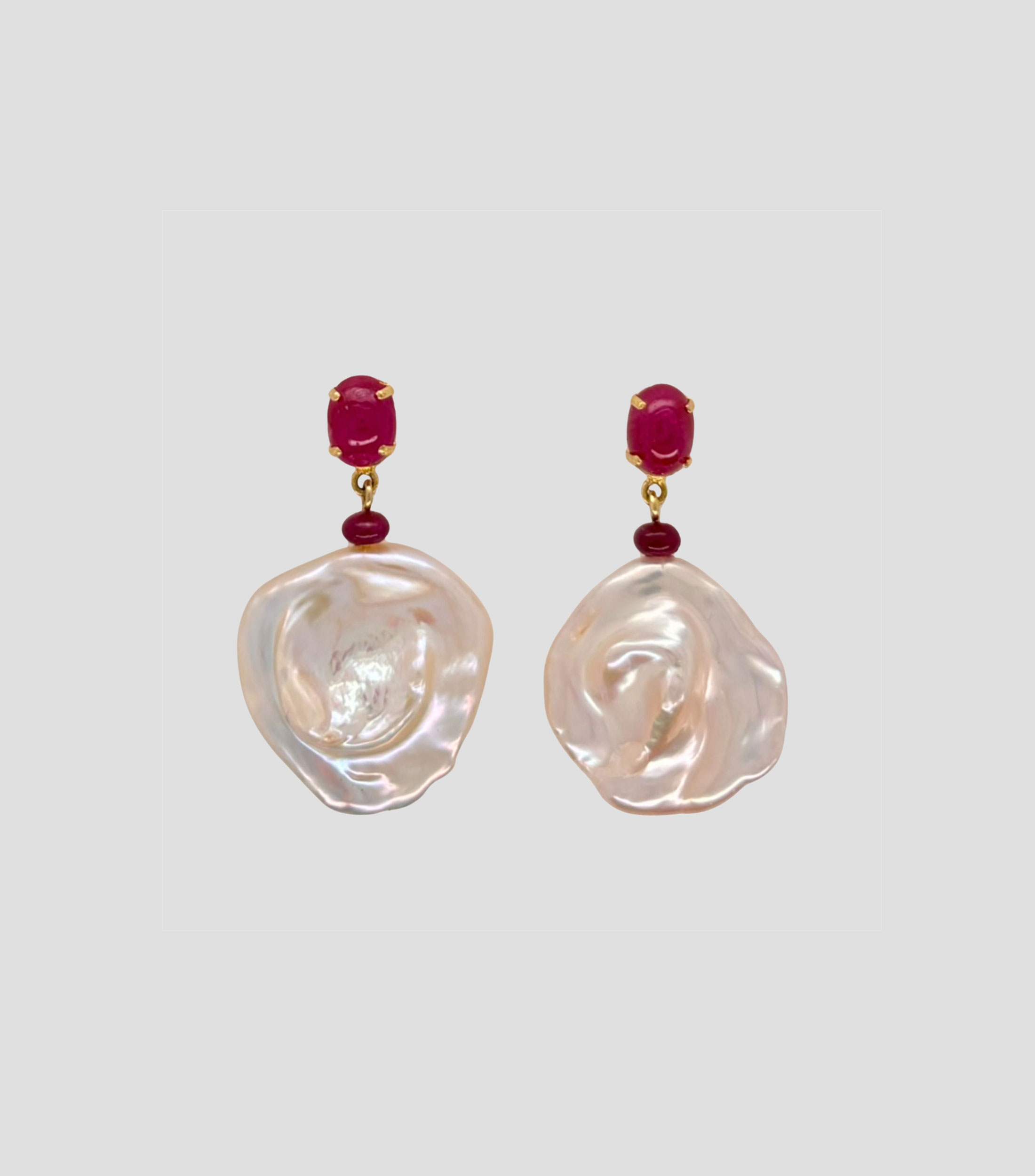 Aretes en oro amarillo de 14 Kilates con rubí y perla cultivada Mujer