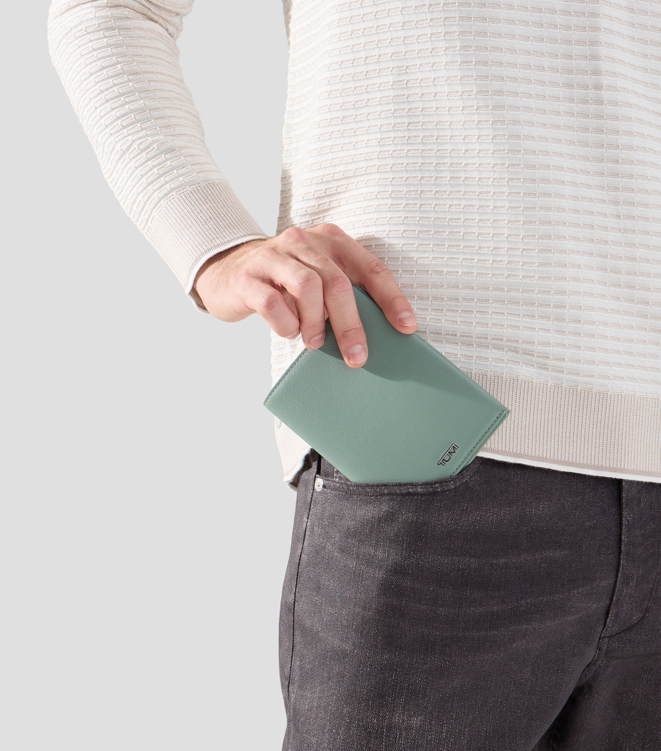 Portapasaporte verde en piel Nassau liso Hombre