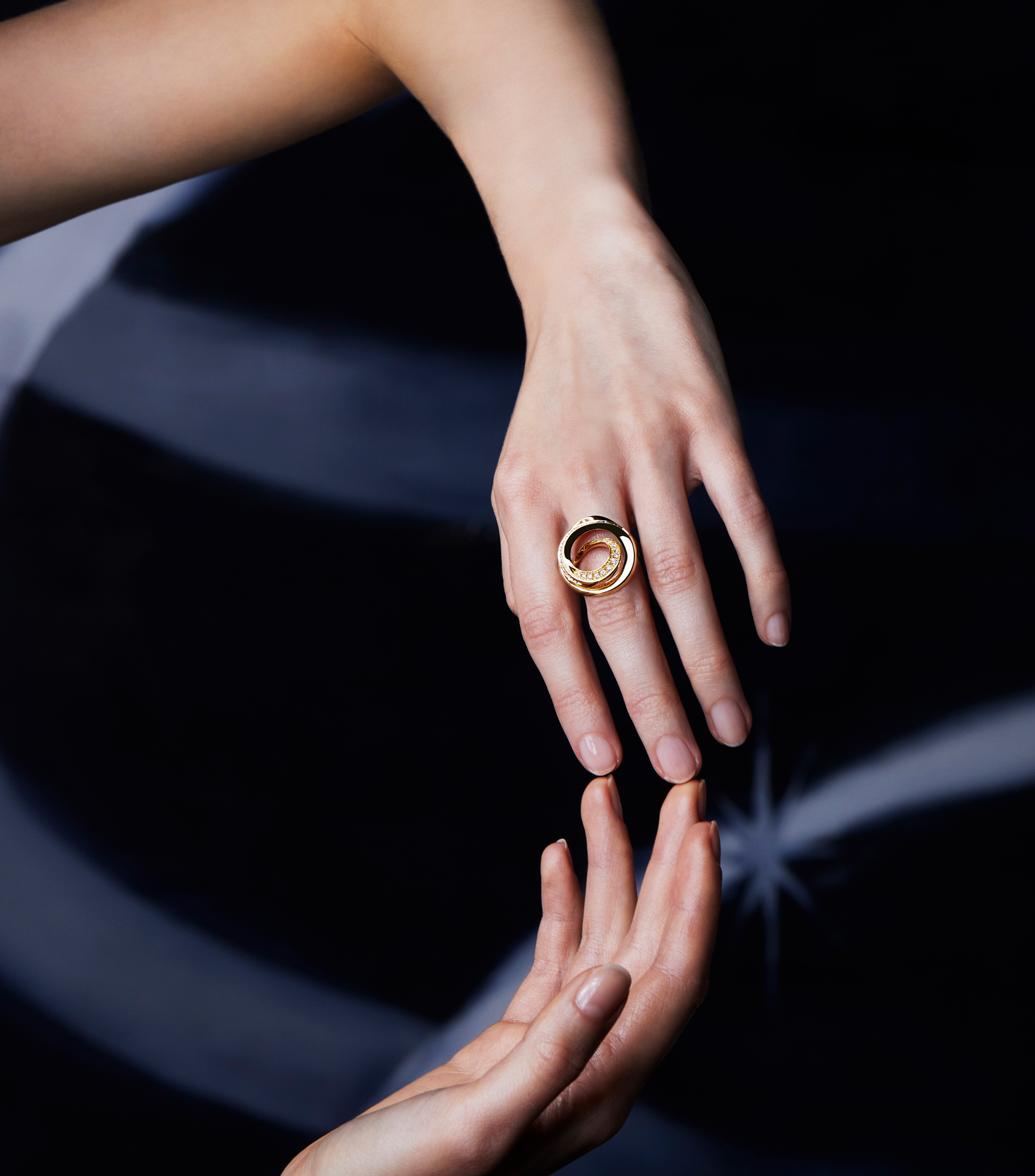 Anillo en Oro Amarillo 18 Kilates con Diamante Mujer
