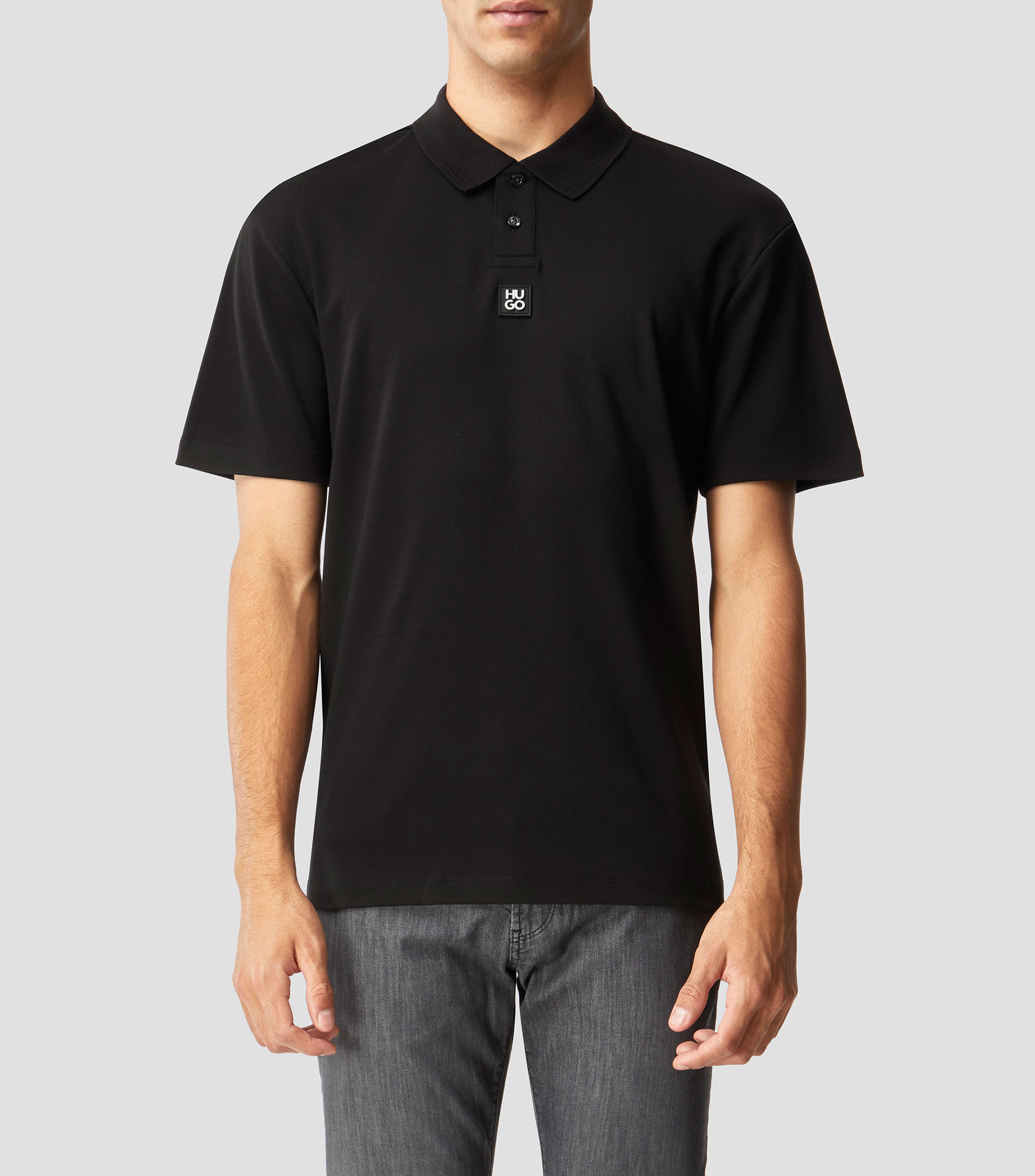 Playera Polo de algodon interlock con logo apilado Hombre