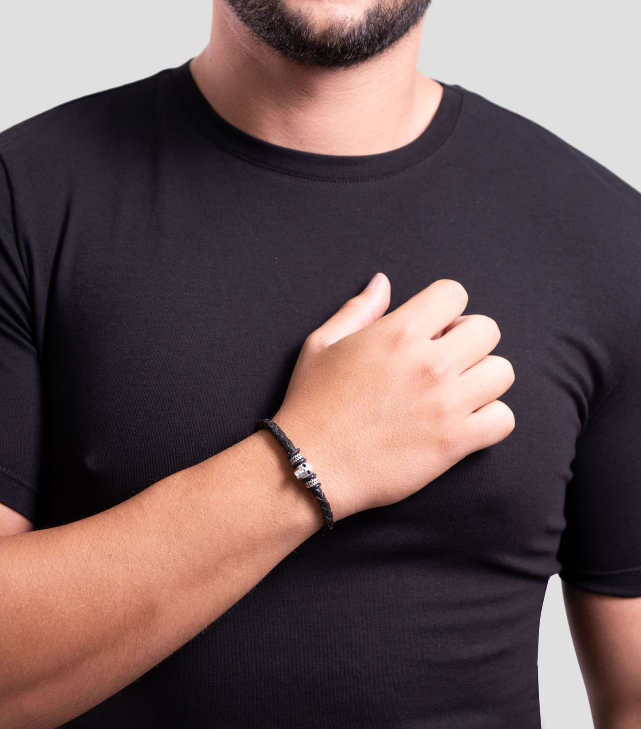 Pulsera negra en piel Hombre