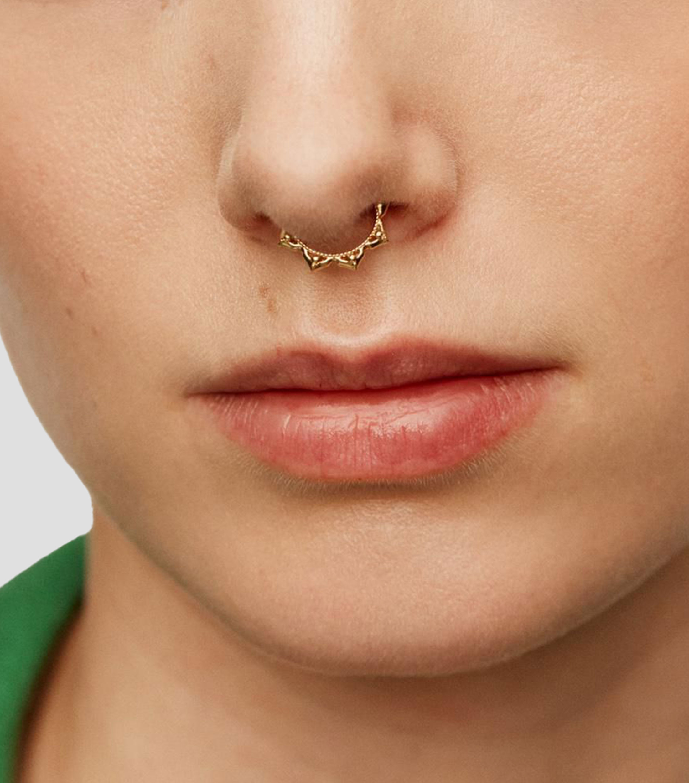 Pendiente tipo piercing daith de aro en oro amarillo de 18 kilates con pinchos Rainbow Mujer