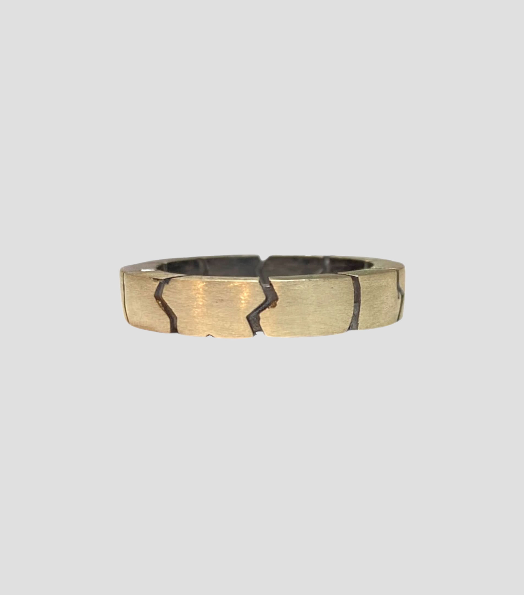 Anillo en plata con líneas Hombre