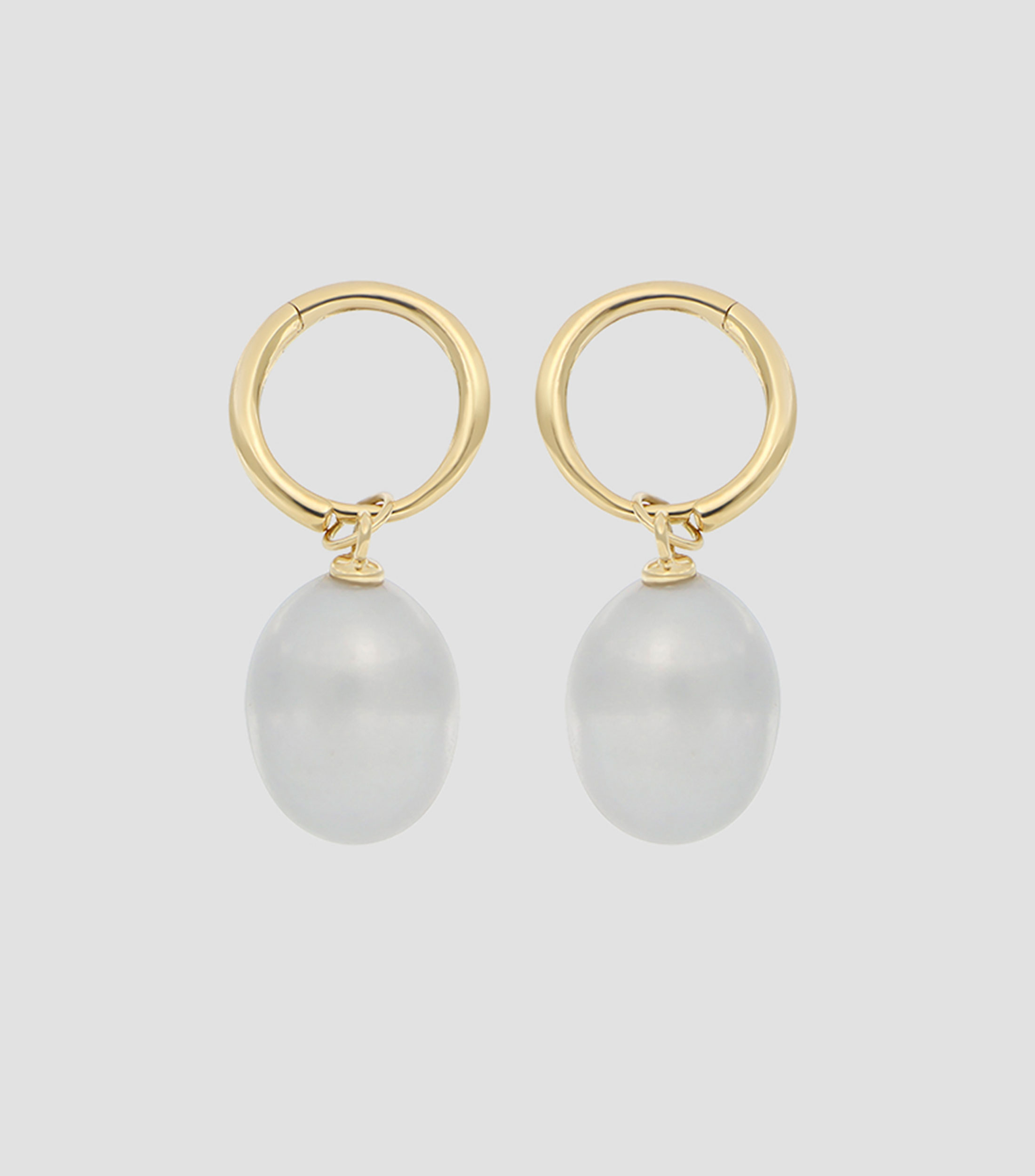 Aretes en oro amarillo de 18 kilates con perlas Mujer