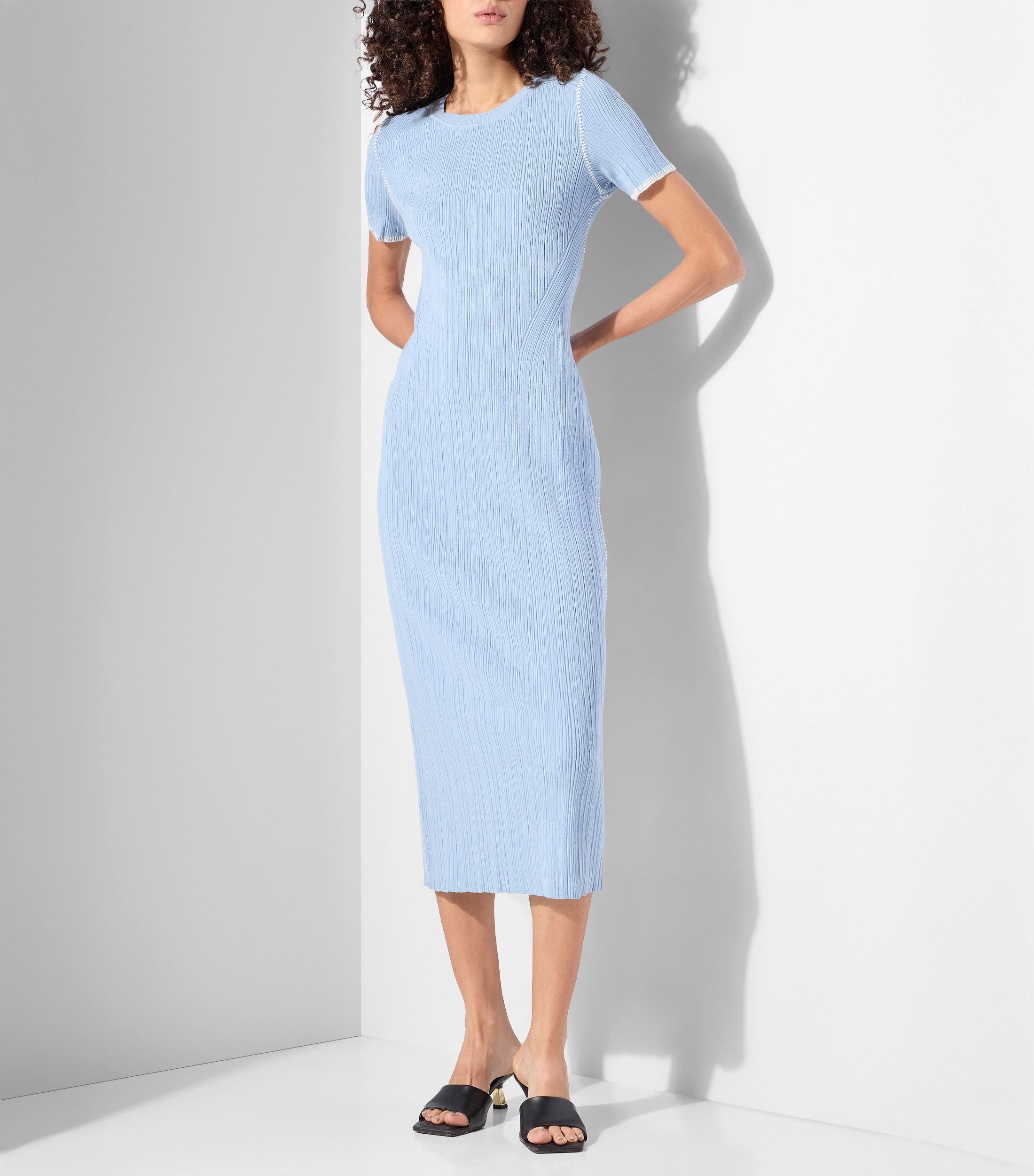 Vestido largo liso con detalle a canalé Mujer