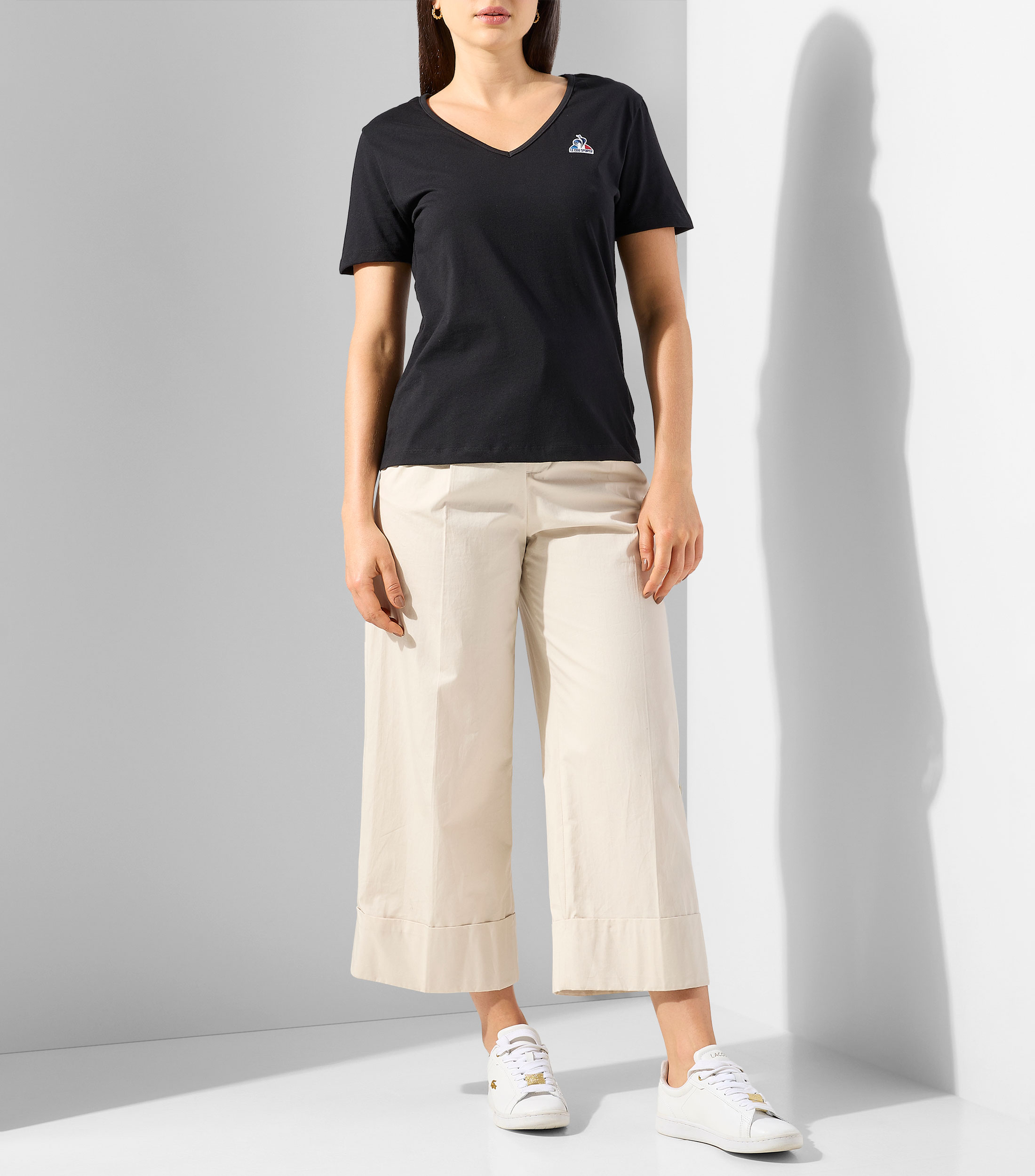 Playera cuello V manga corta Mujer