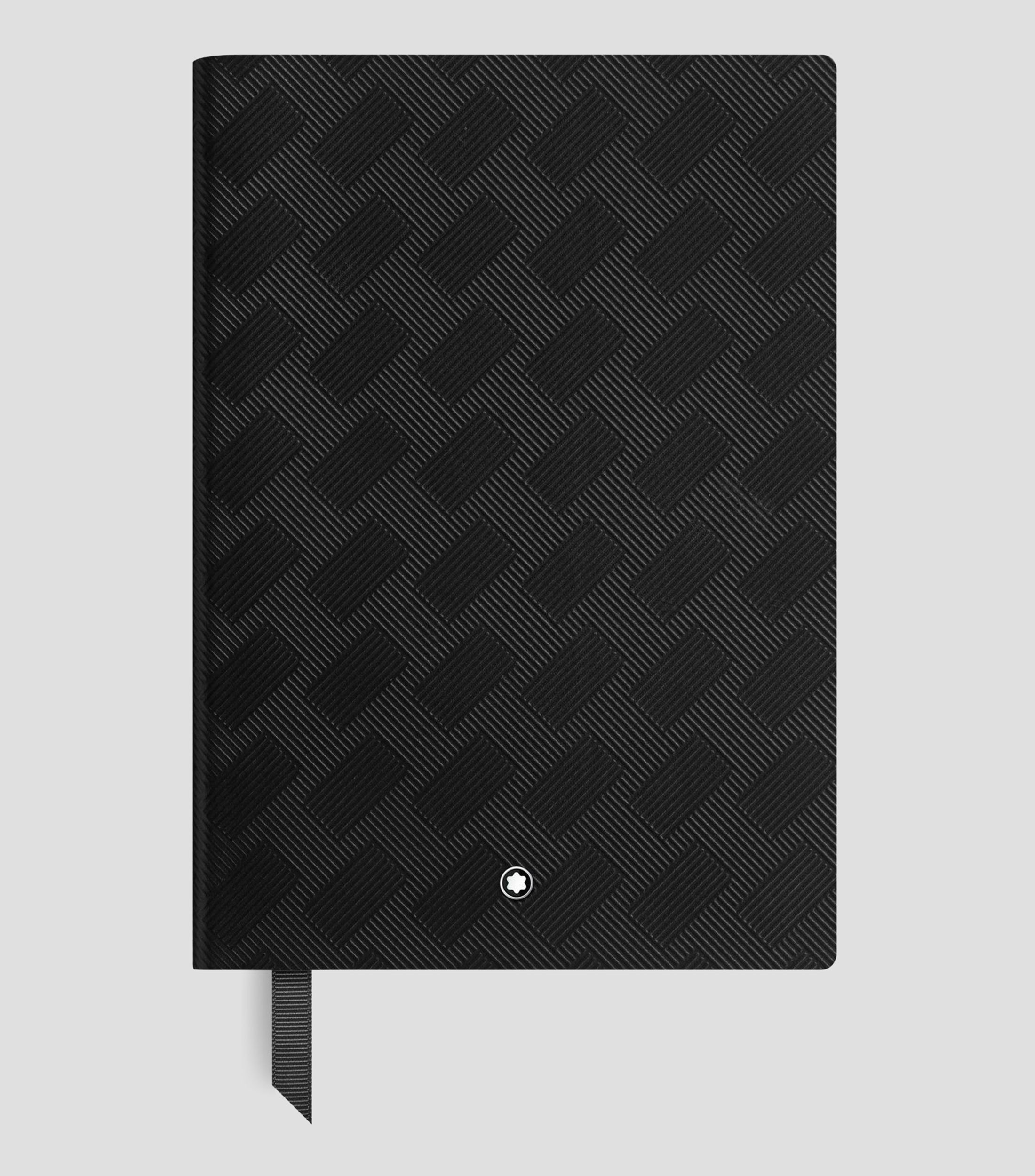 Cuaderno mediano con cubierta negro intenso y hojas rayadas