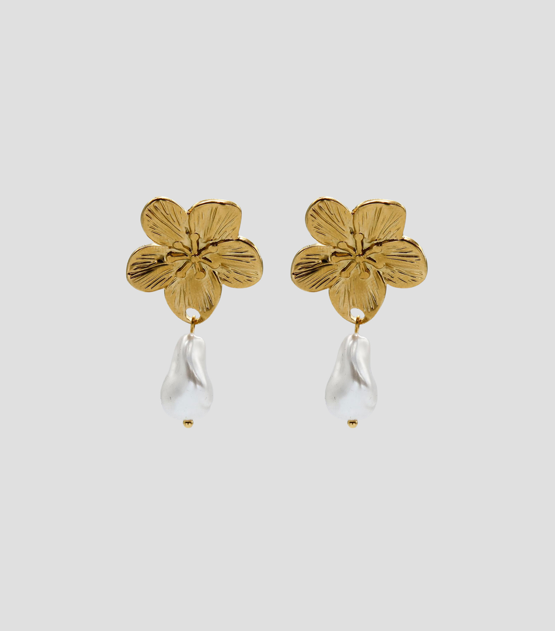 Aretes con flor y perla de rio Mujer