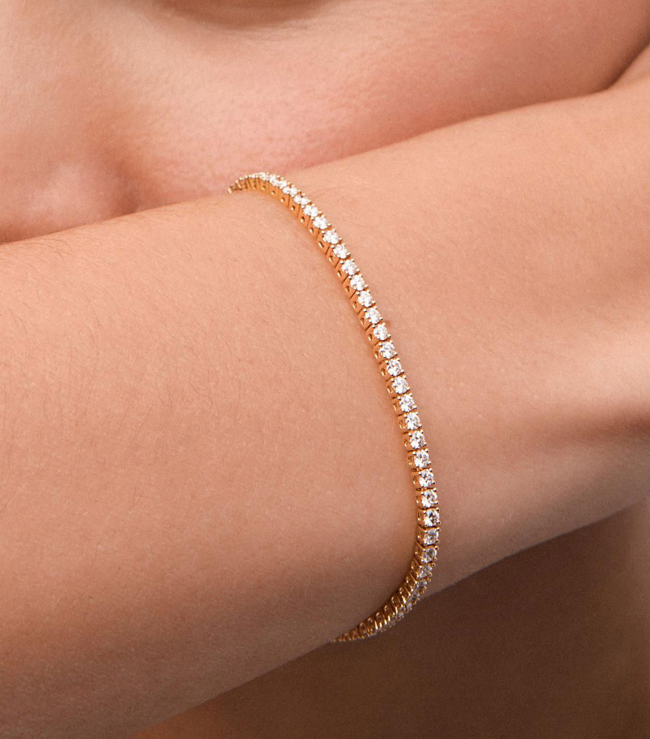 Brazalete en Oro amarillo de 18 Kilates con diamantes Mujer