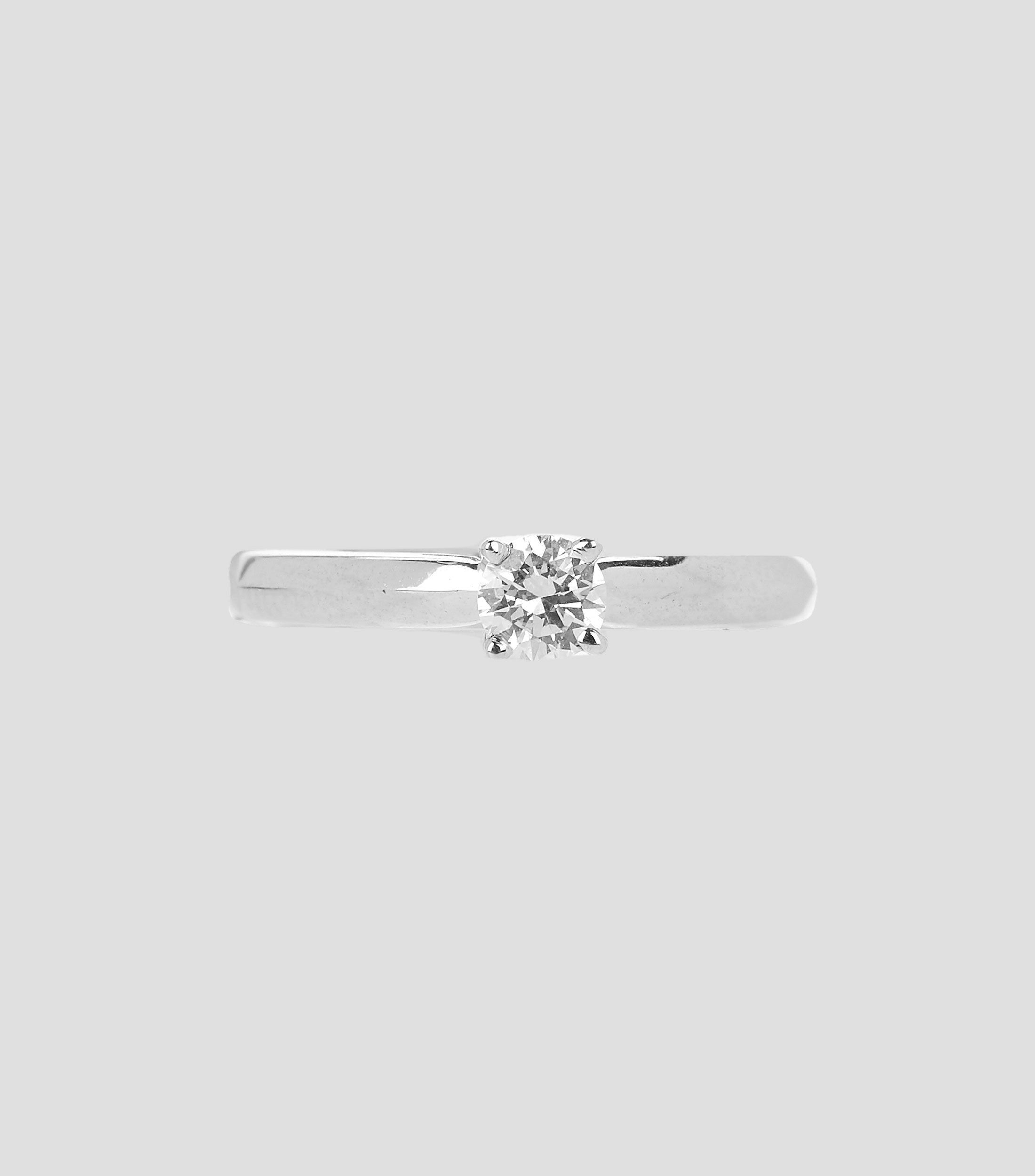 Anillo Solitario en Oro blanco de 14 Kilates con Diamante Incrustado Mujer