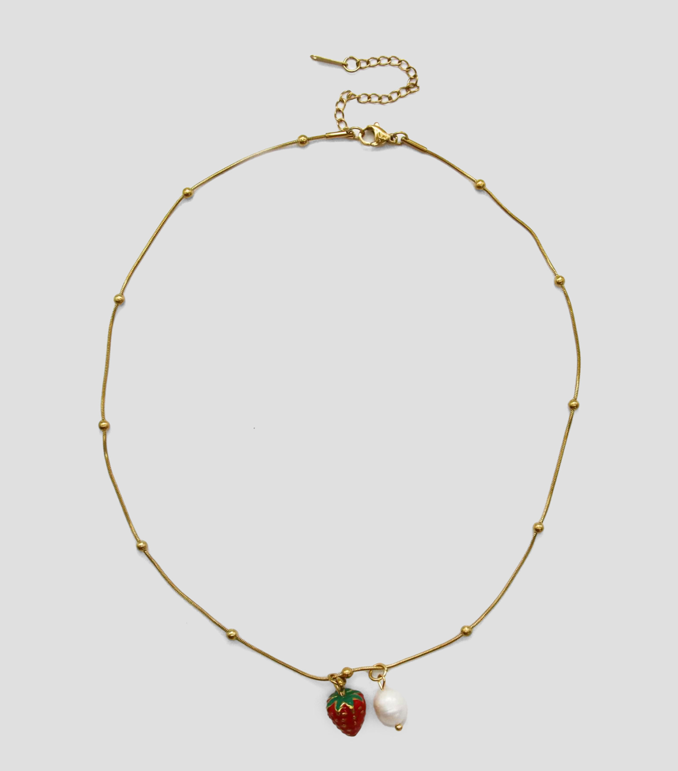 Collar con dijes en forma fresa y perla Mujer