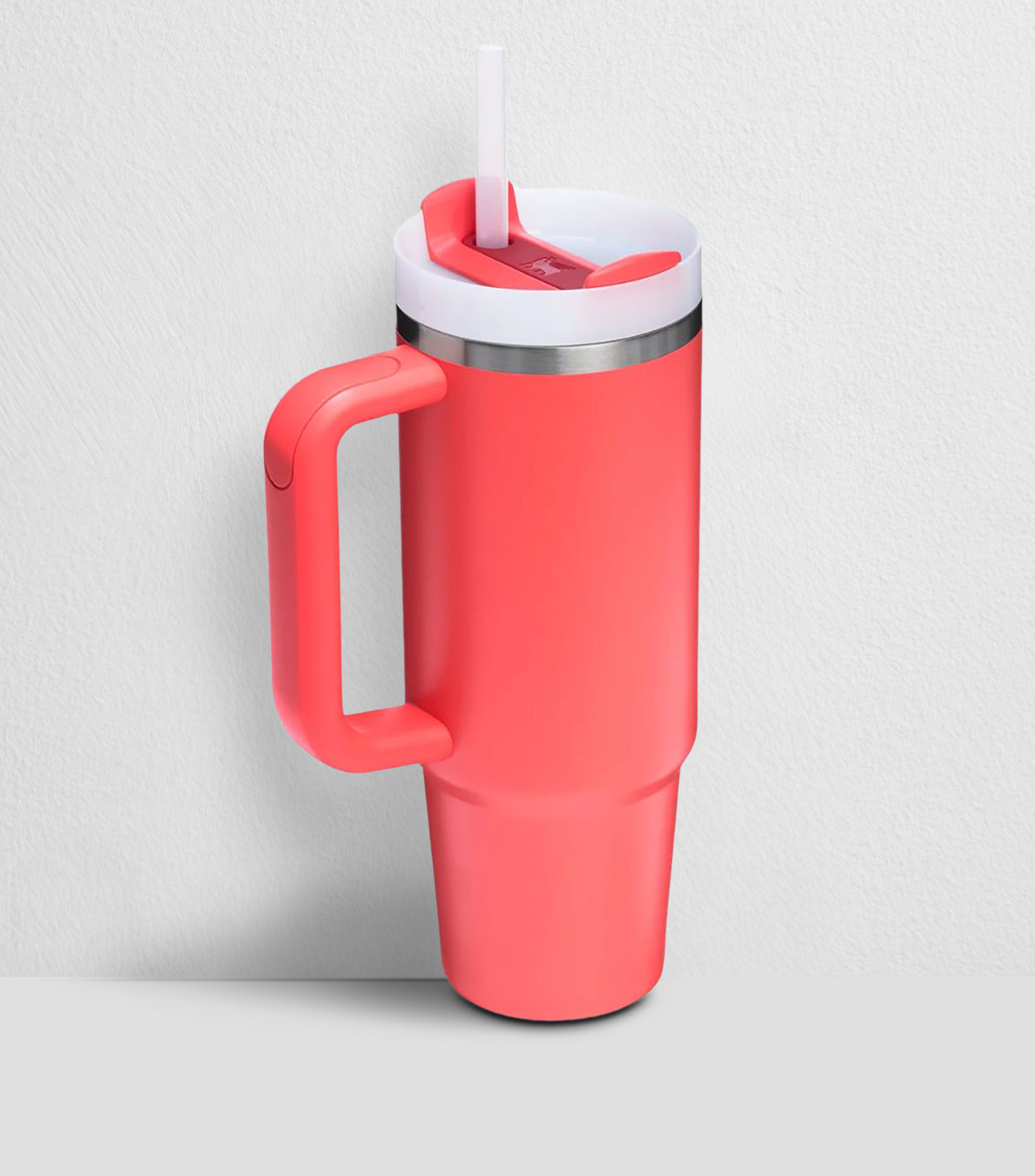 Termo Stanley Quencher Hot Coral en acero inoxidable con popote, 887 ml