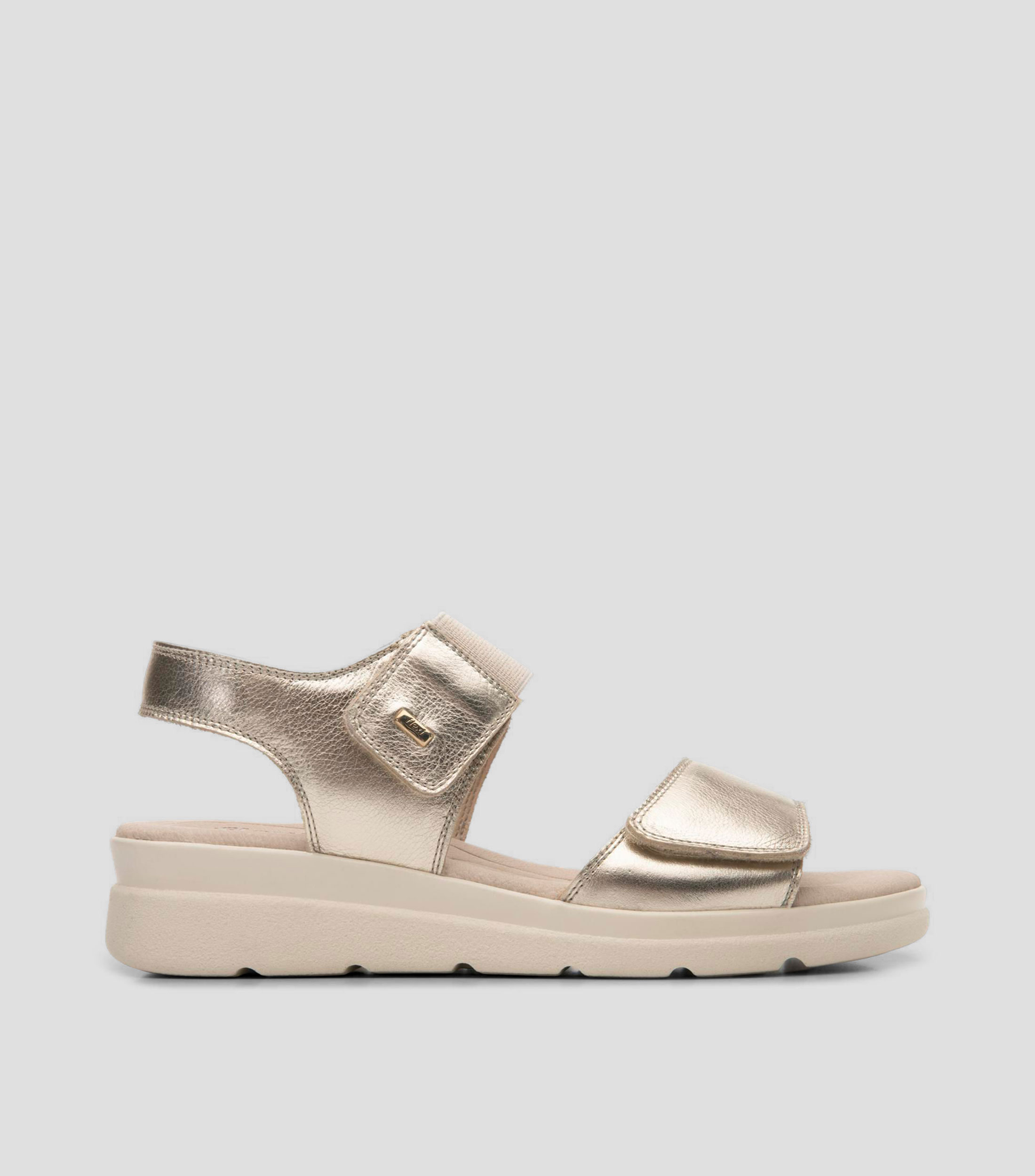 Sandalias con tacón bajo de cuña Dariana Mujer