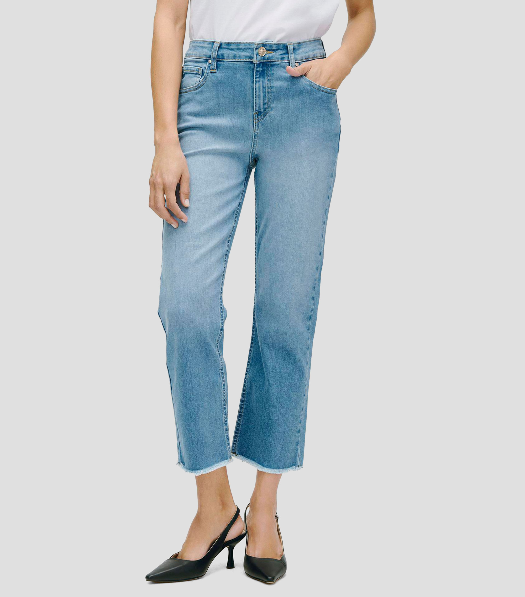 Jeans recto Tiro Medio Ruedo Deshilado Mujer