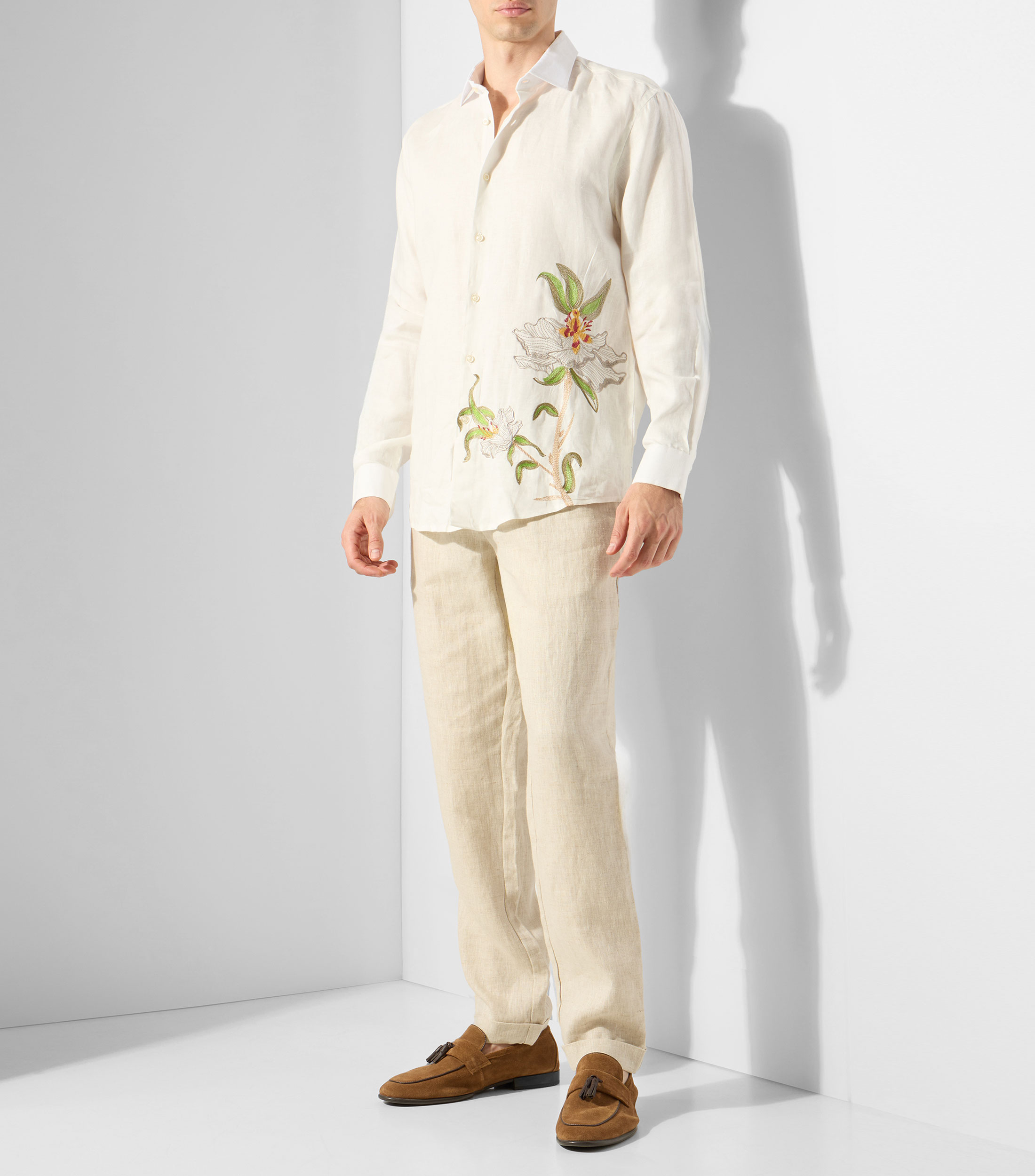 Camisa con bordado en lino y manga larga Hombre