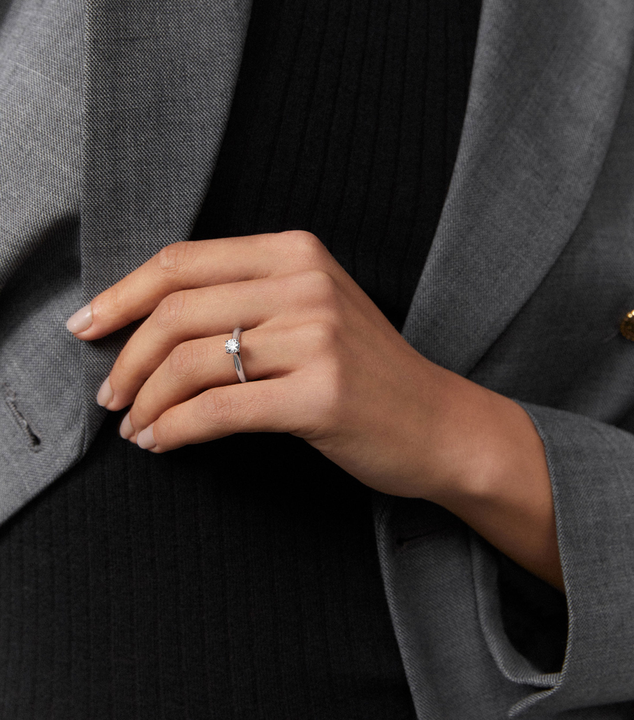 Anillo solitario en Oro blanco de 18 kilates con diamantes Mujer