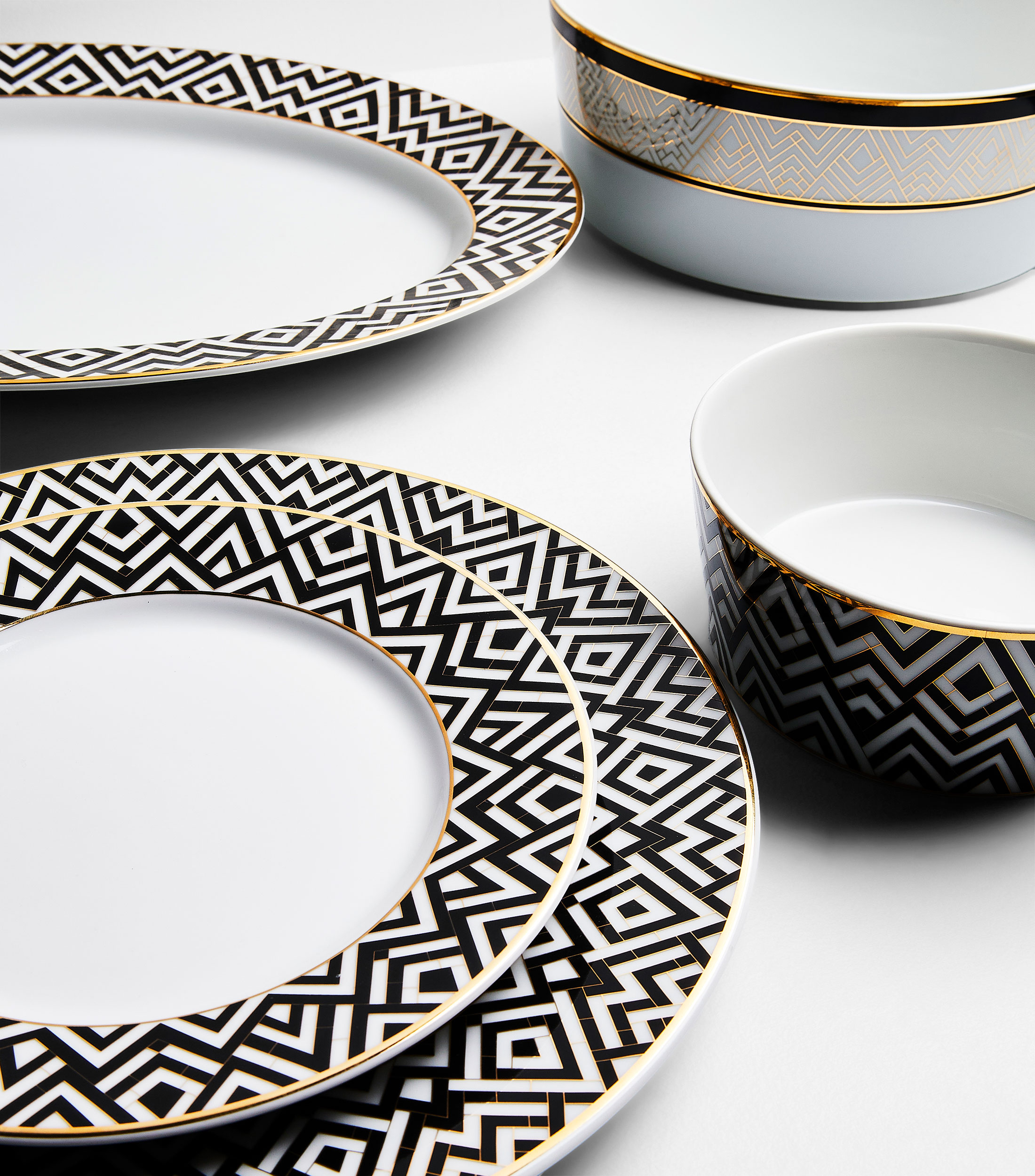 Plato trinche Art Deco con grecas