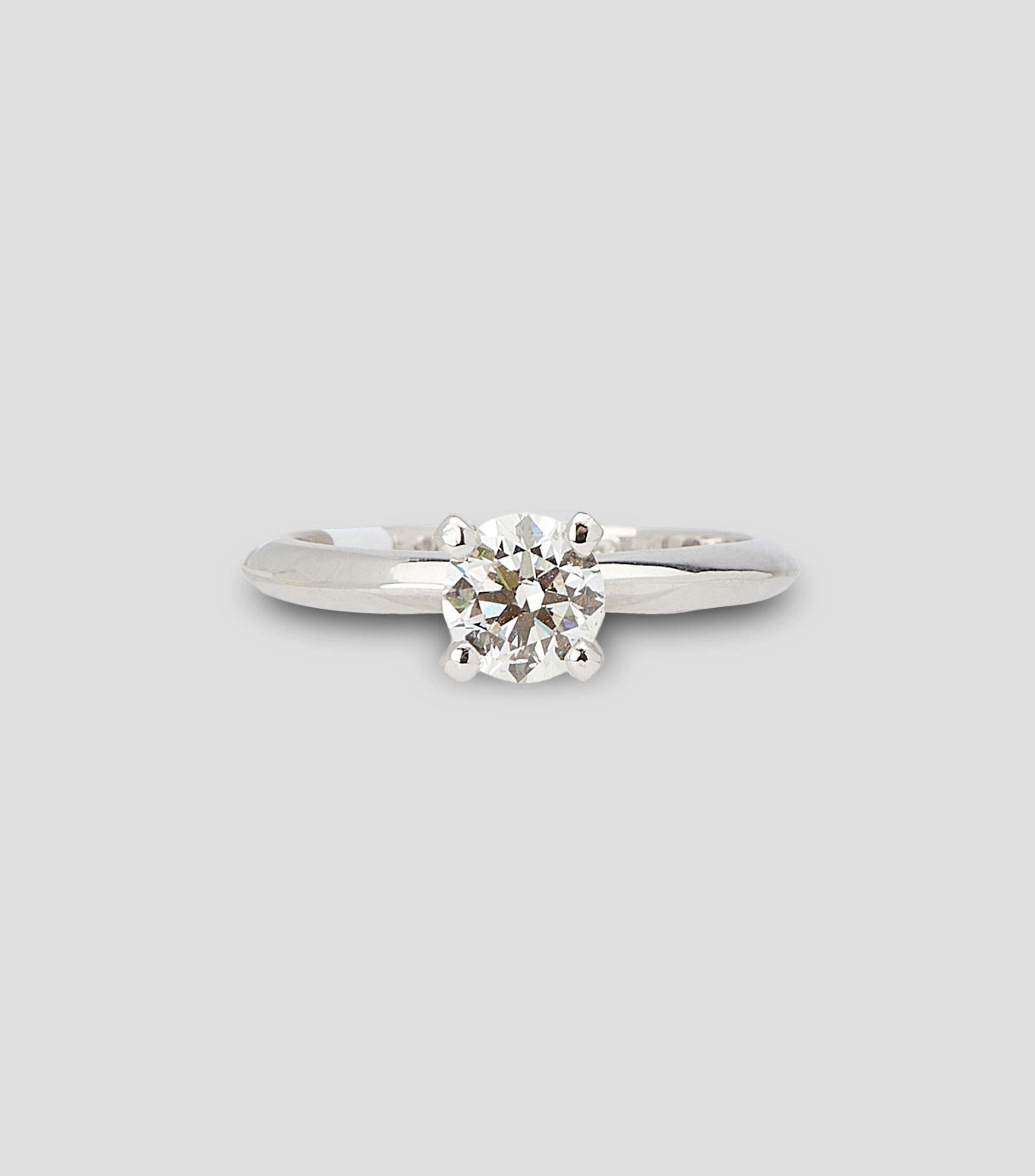 Anillo Solitario en Oro Blanco de 14 Kilates con Incrustación Mujer