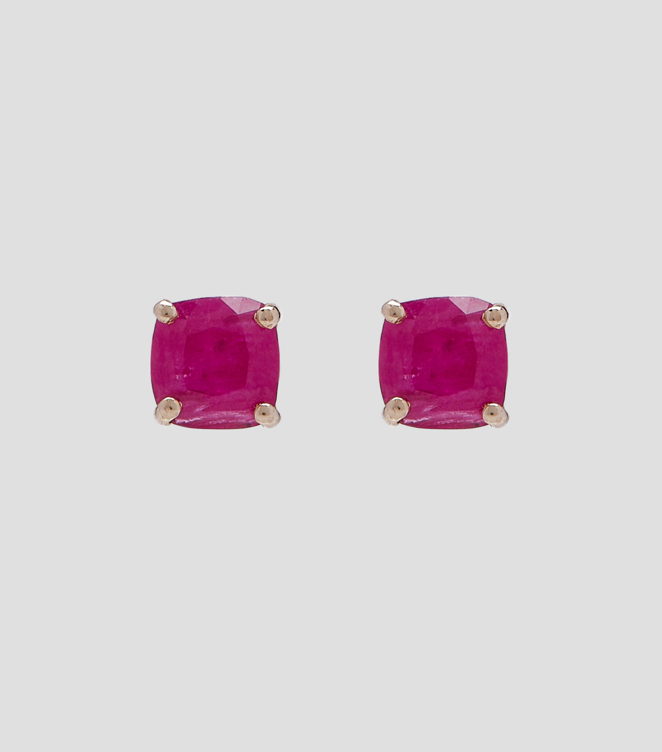 Aretes en oro amarillo de 14 kilates con rubi Mujer