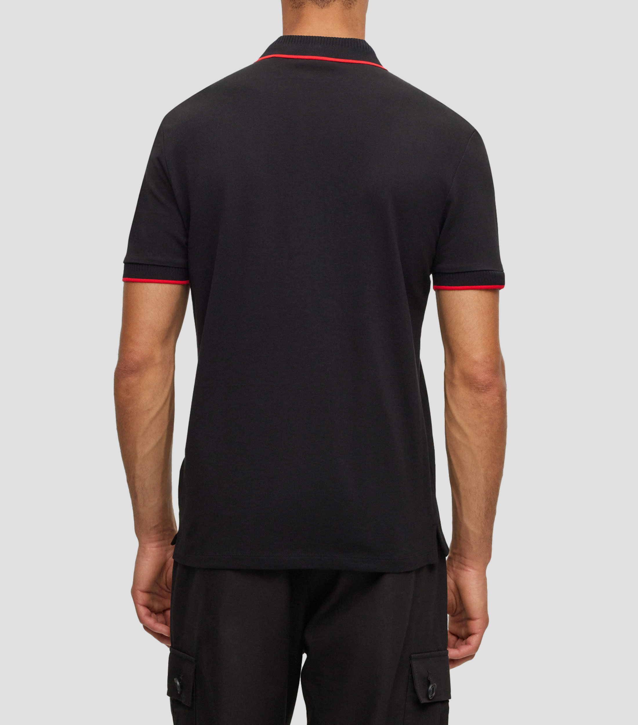 Playera tipo Polo Slim fit en piqué de algodón con etiqueta de la marca Hombre