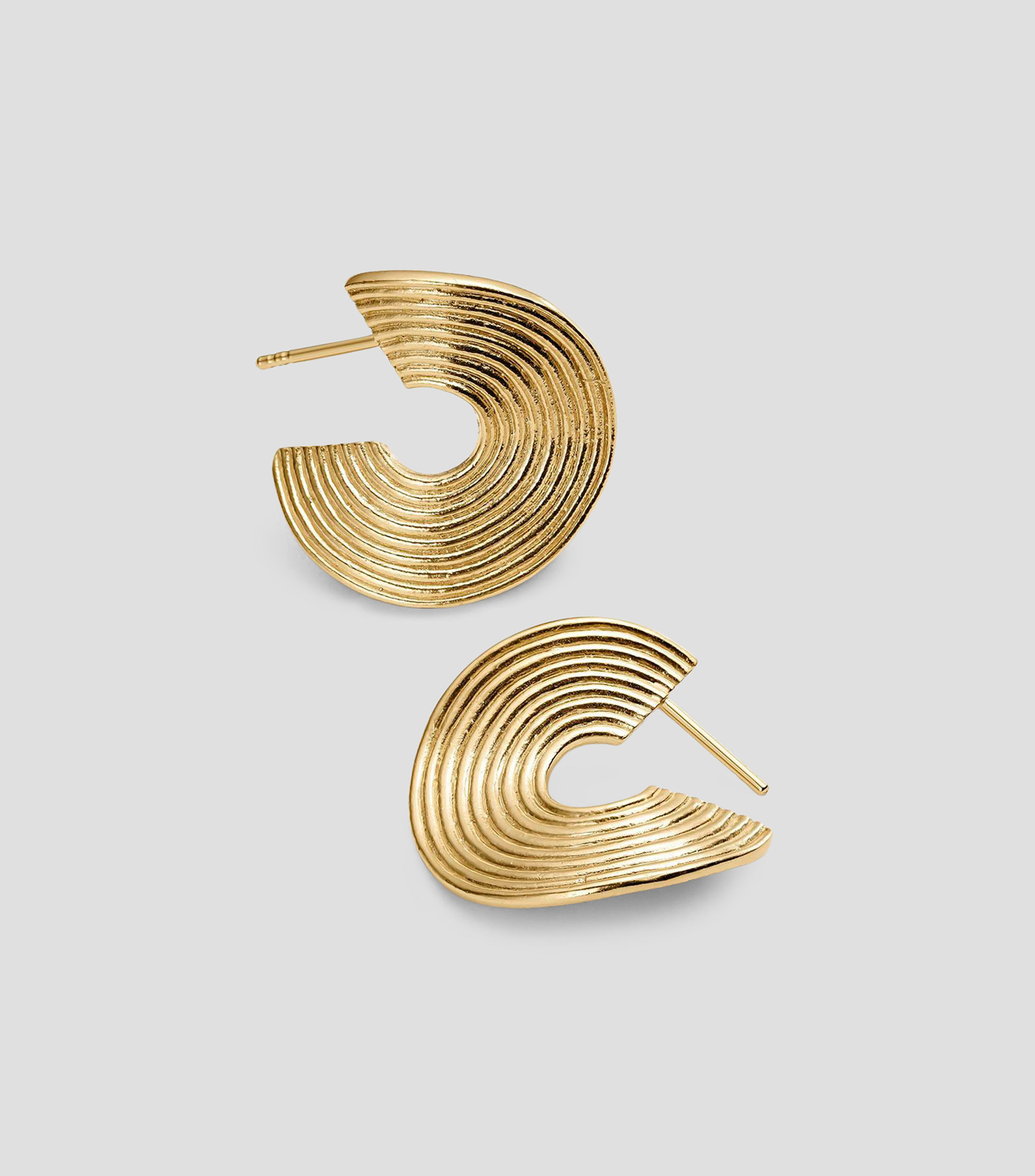 Pendientes en plata .925 de aro mediano con relieve y forma irregular Kambio Mujer