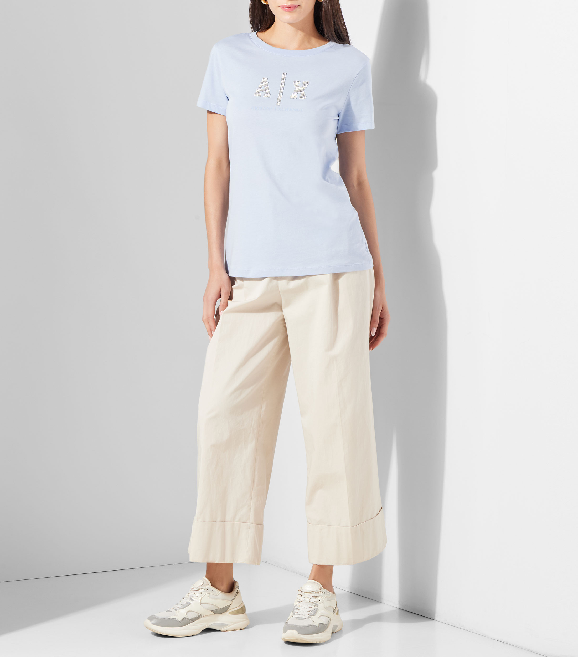 Playera cuello redondo manga corta logo fantasía Mujer
