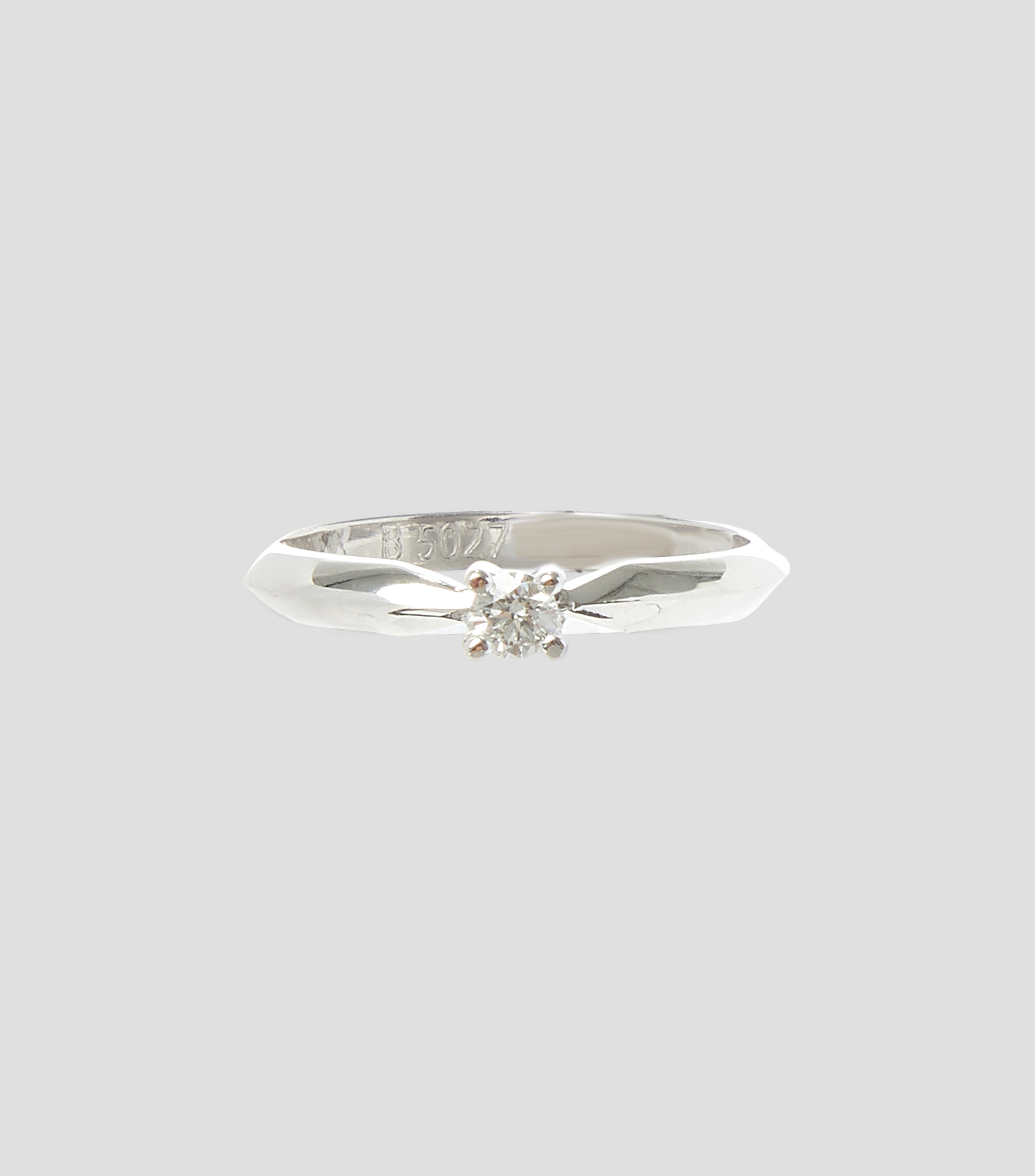 Anillo solitario en Oro blanco de 14 kilates con diamante Mujer