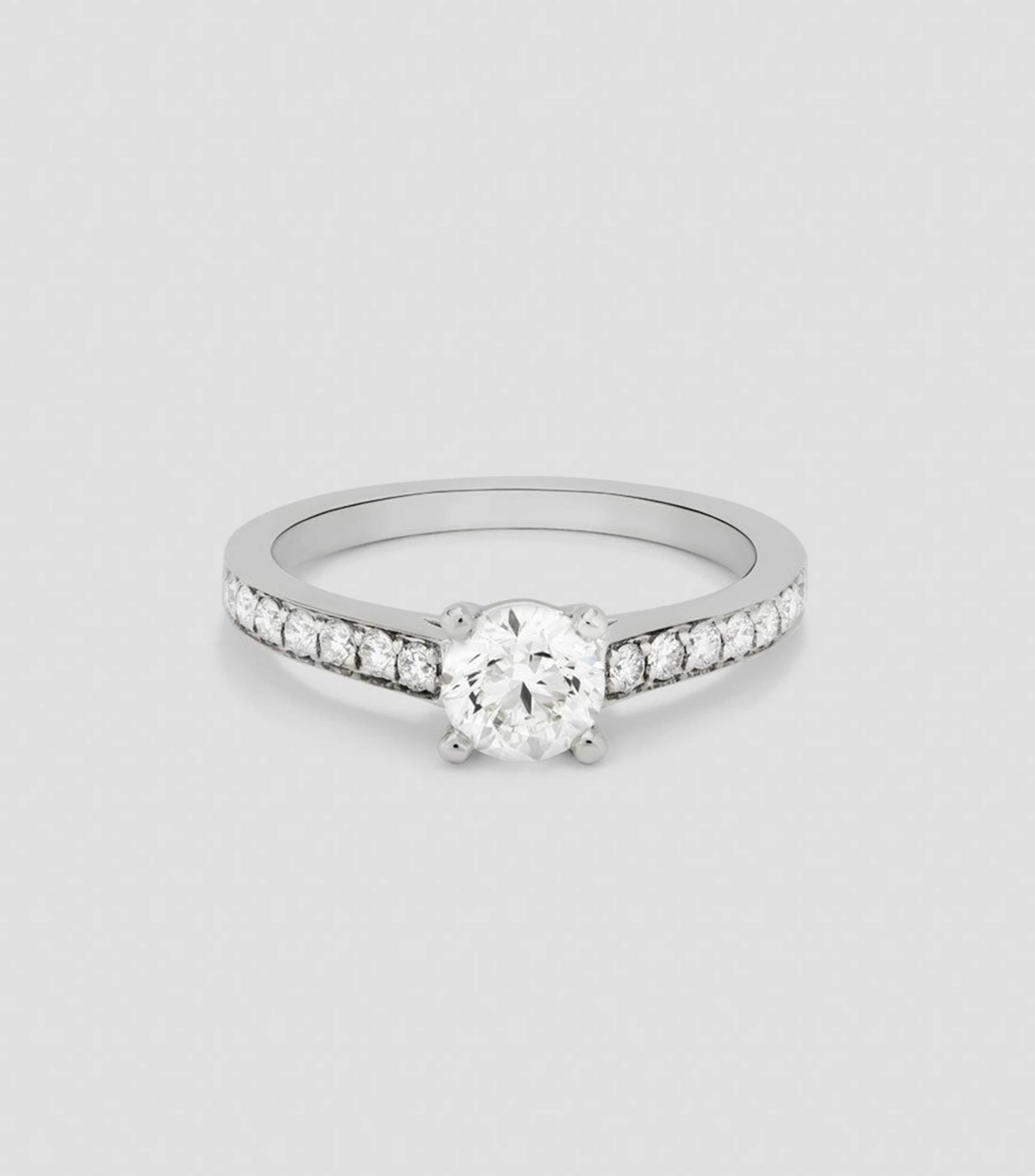 Anillo en oro de 18 kilates con diamante Mujer