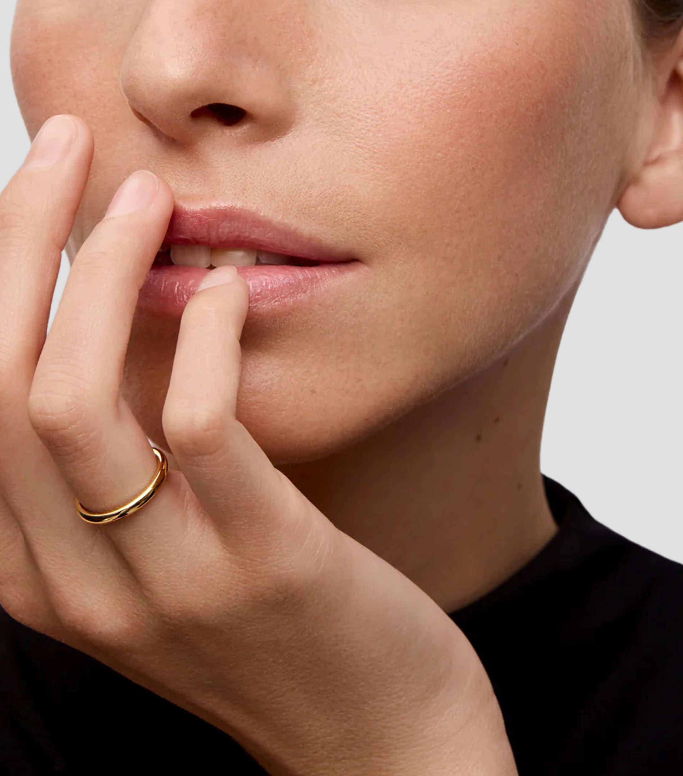 Anillo Solitario en oro amarillo 18 Kts Unisex