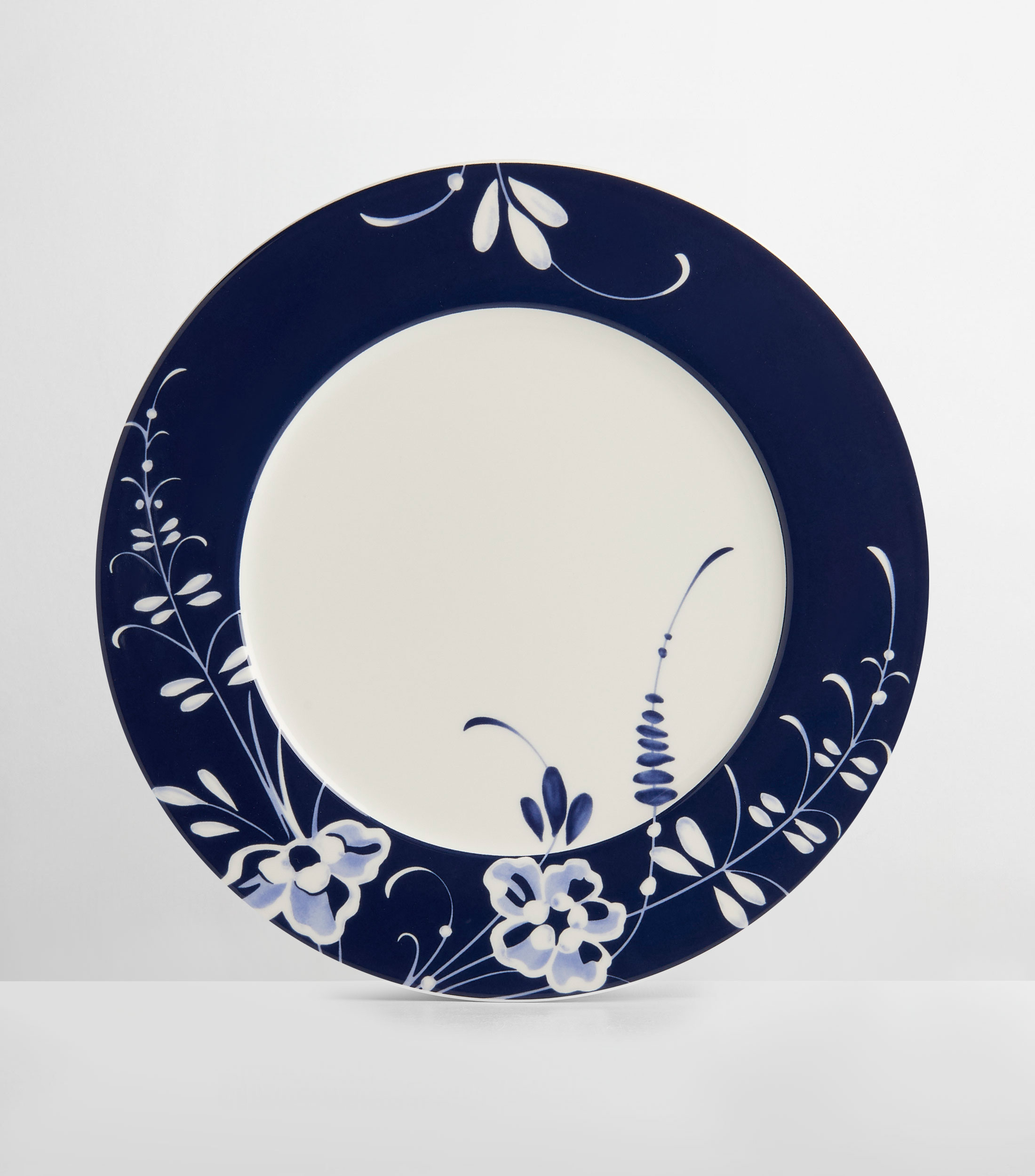 Plato de presentación Vieux Luxembourg con flores y espigas