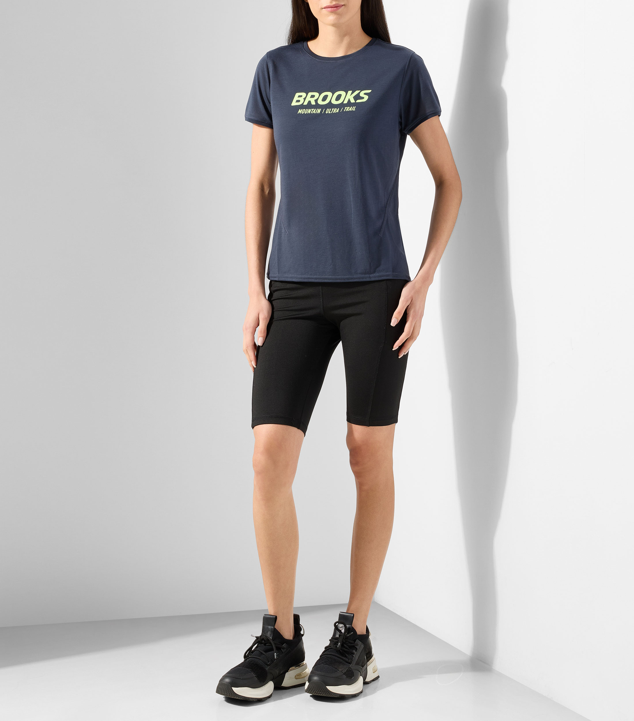 Playera de entrenamiento cuello redondo manga corta estampada Mujer