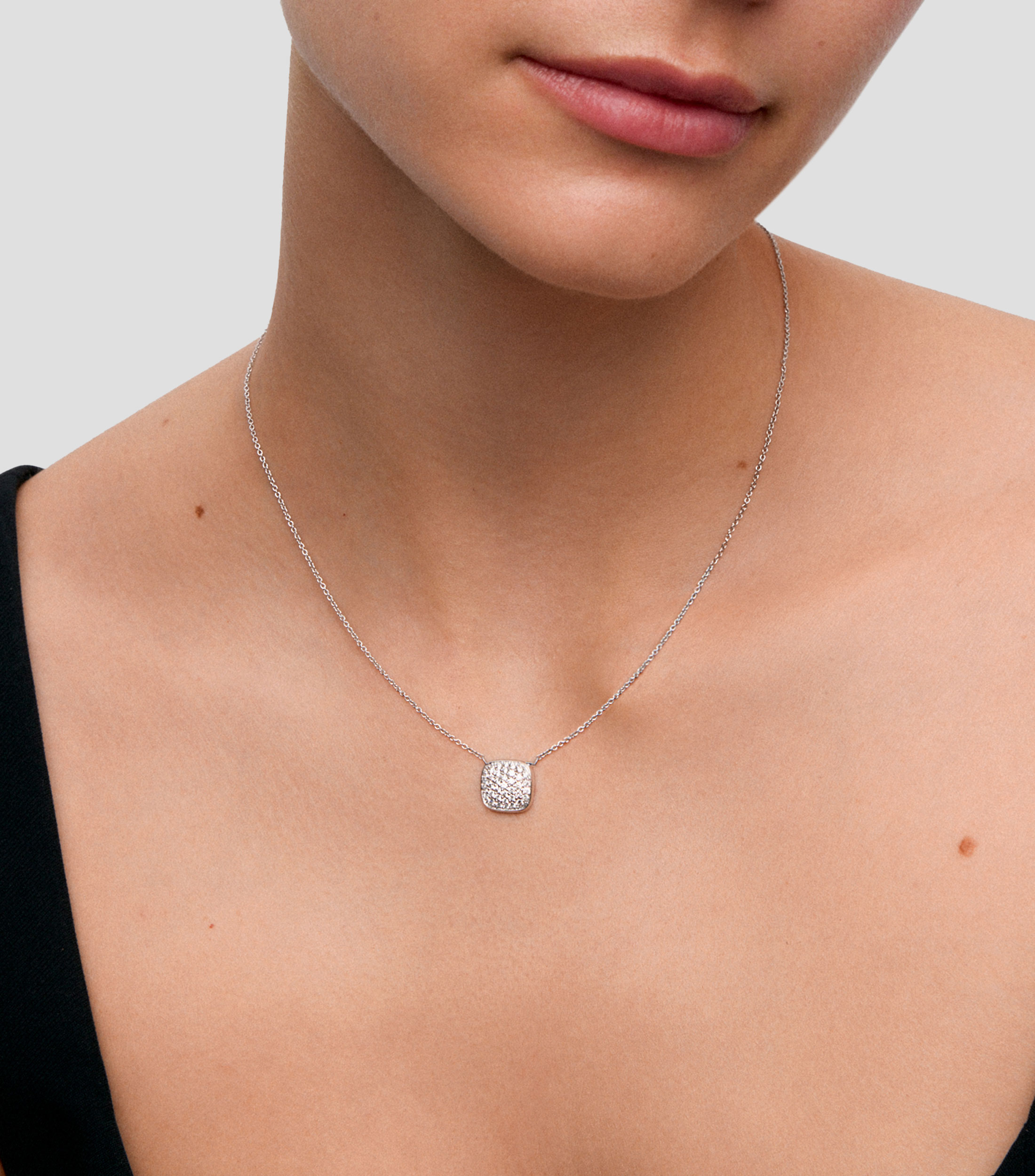 Collar en Oro blanco de 18 Kilates con motivo central geométrico con diamantes Mujer