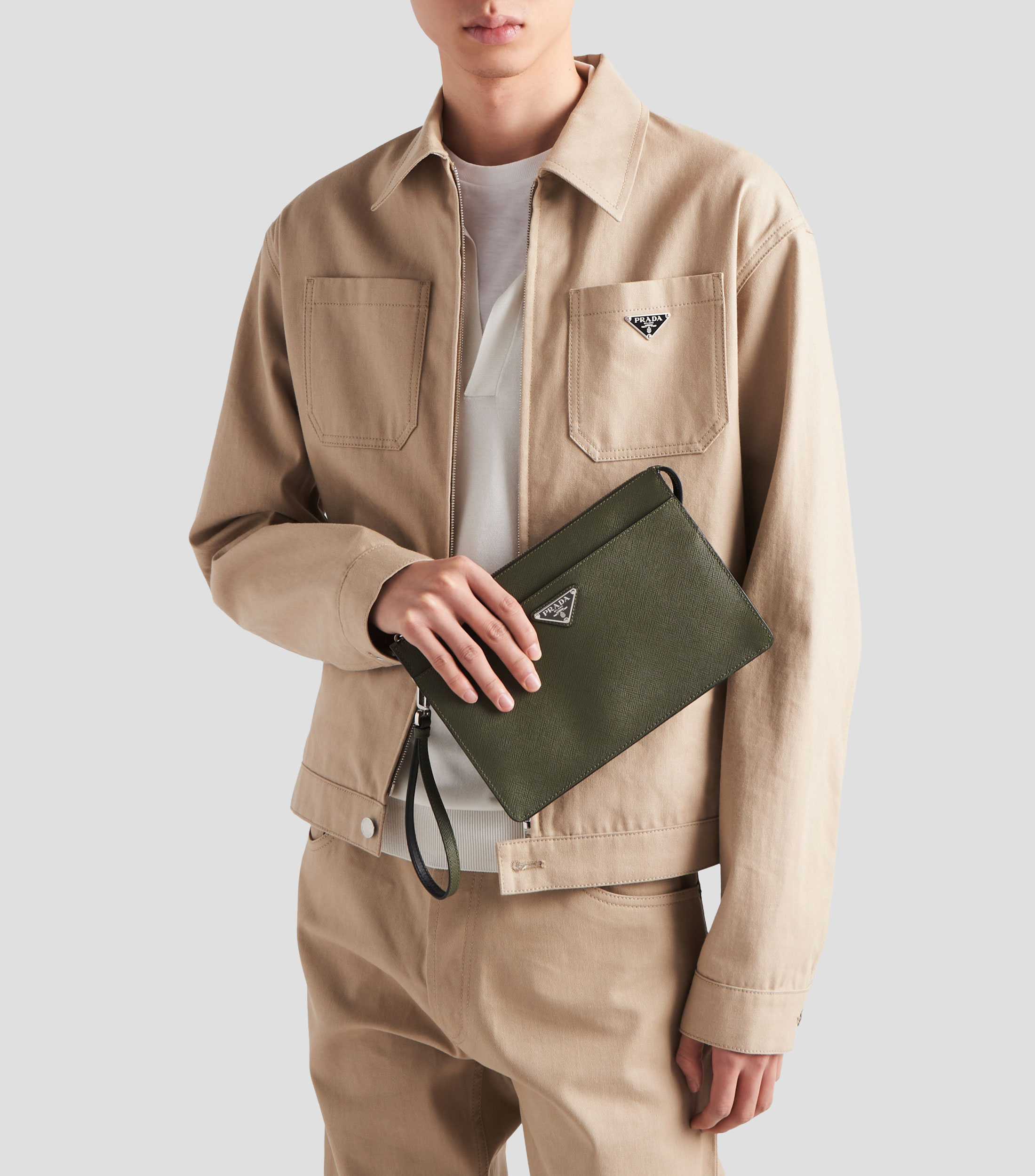 Bolso pouch de piel saffiano