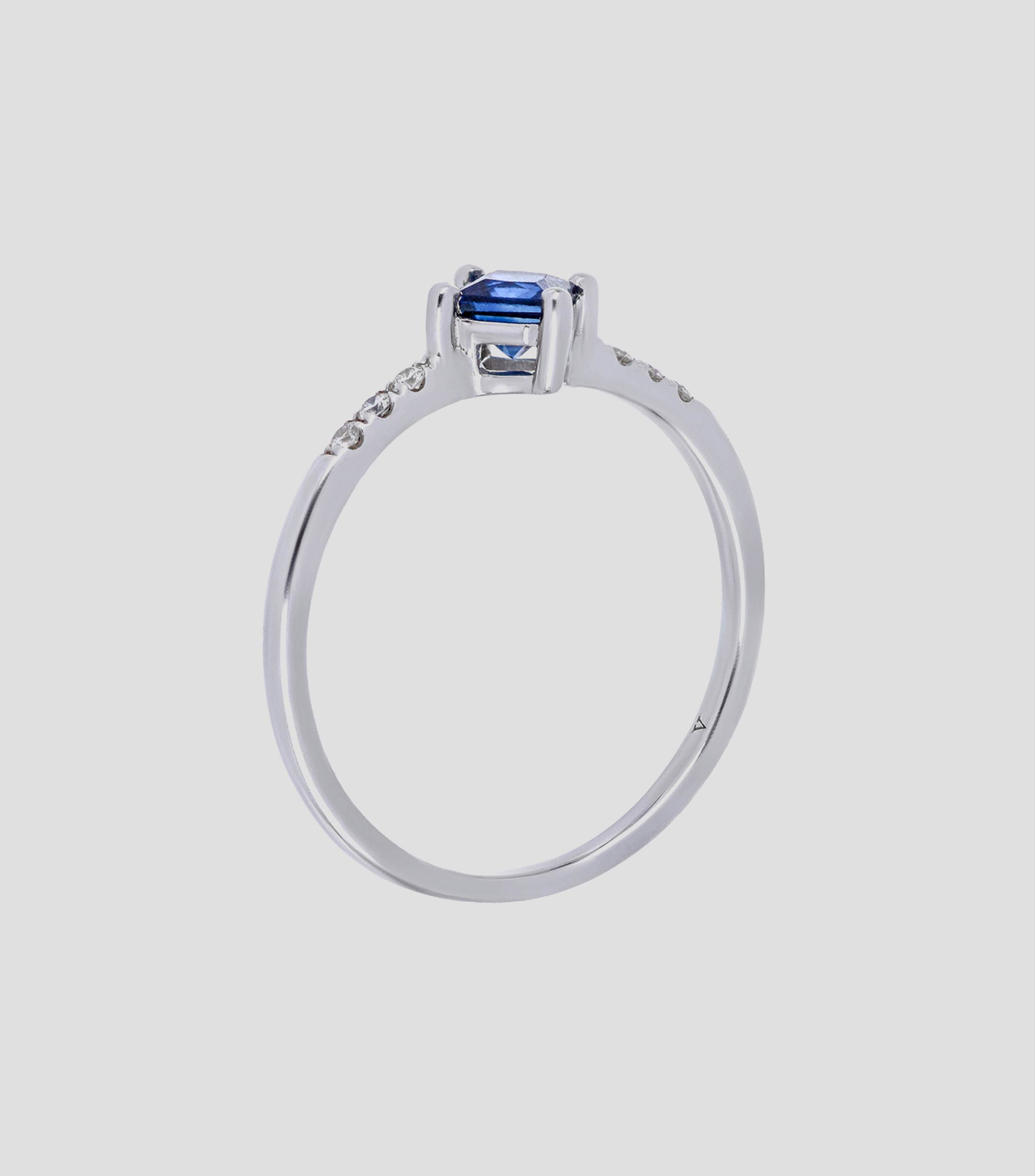 Anillo en oro con esmeralda y diamantes Mujer