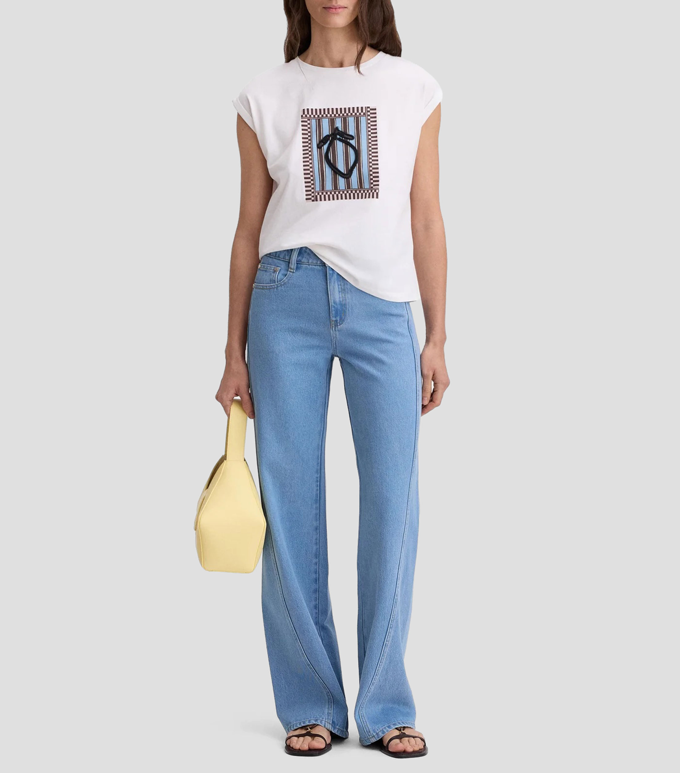 Playera de cuello redondo con manga corta bordada Mujer