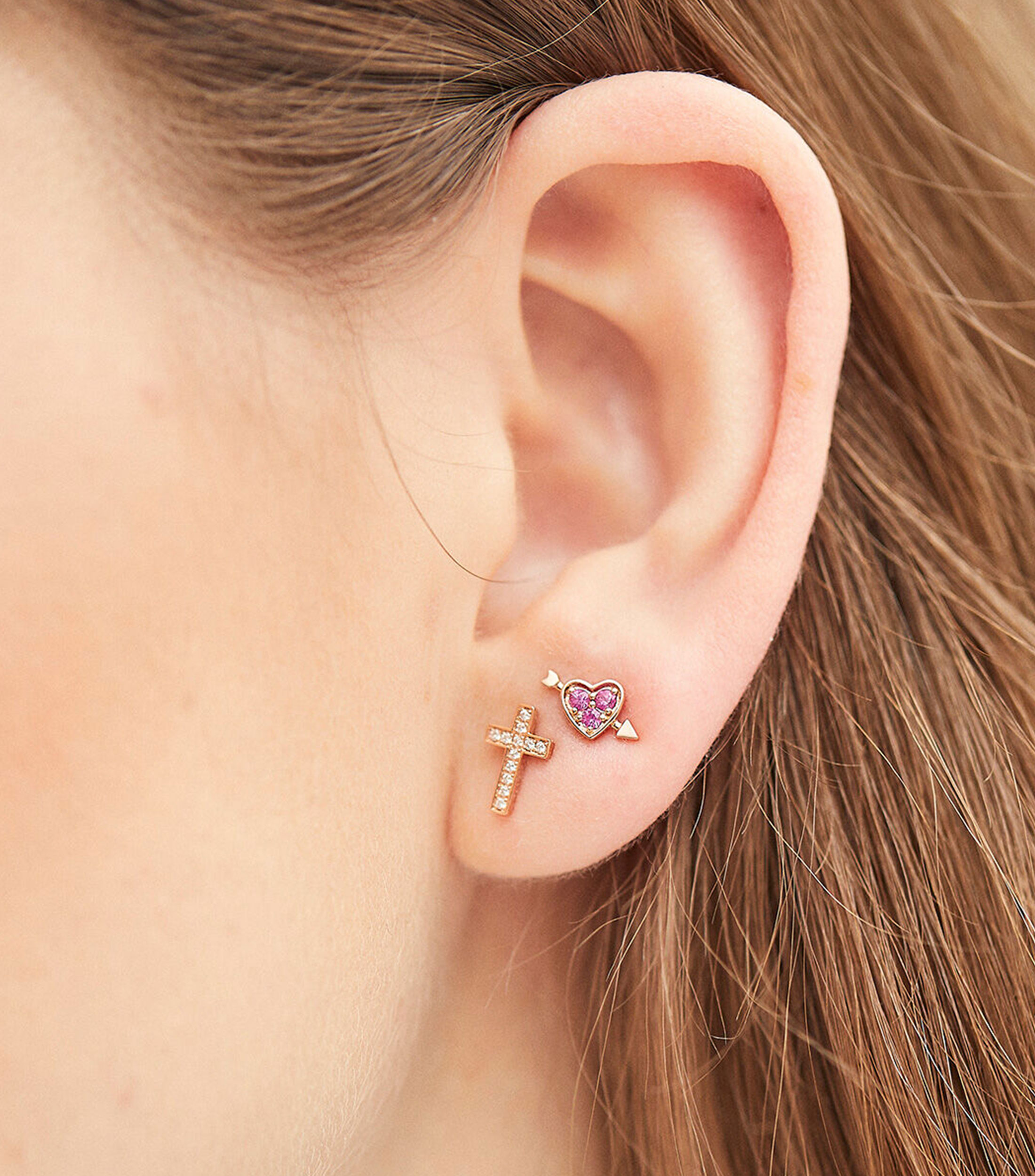 Arete en Oro Rosa de 18 kilates con Diamantes Cruz Mujer