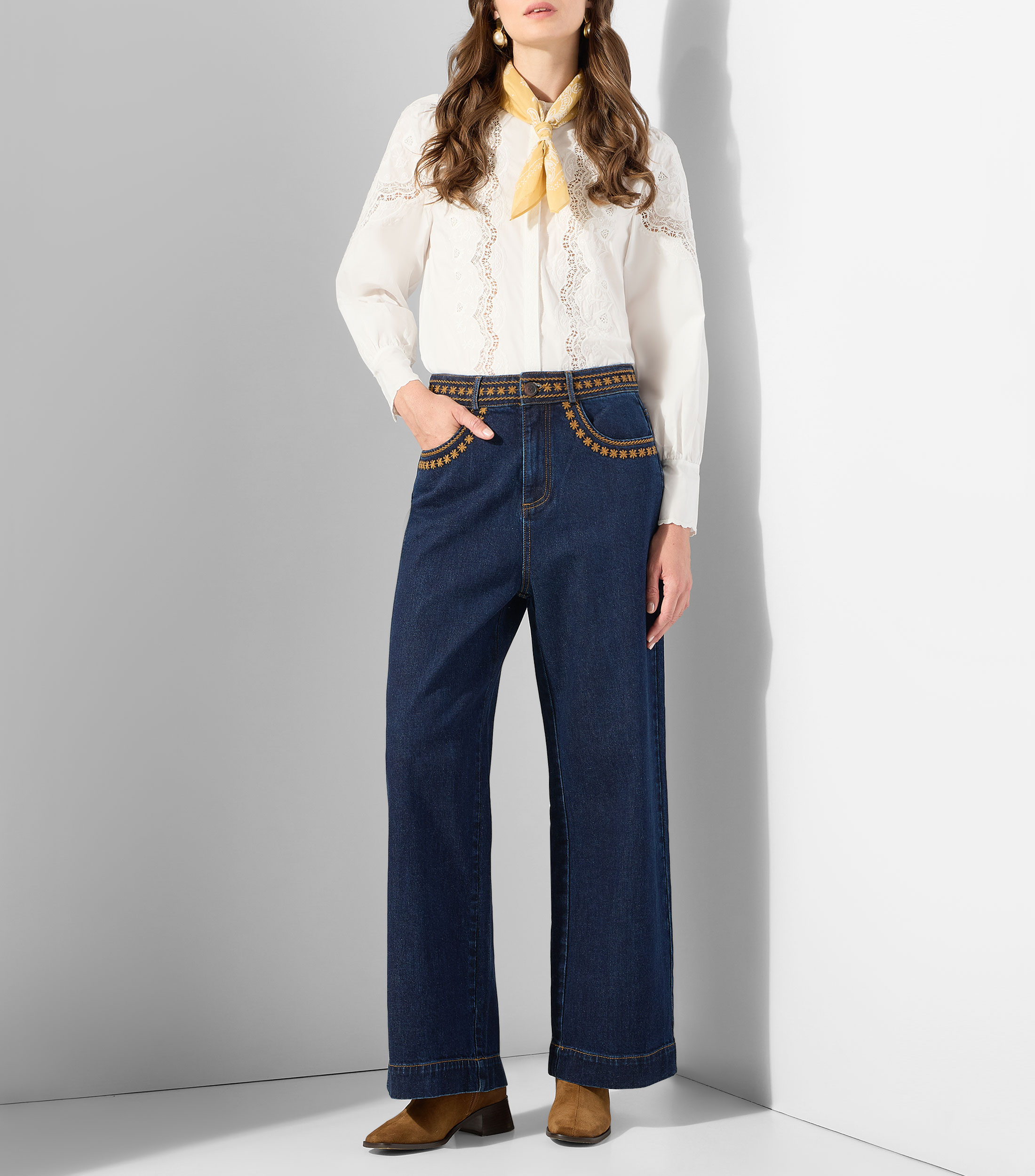 Blusa lisa con detalle bordado manga larga Mujer