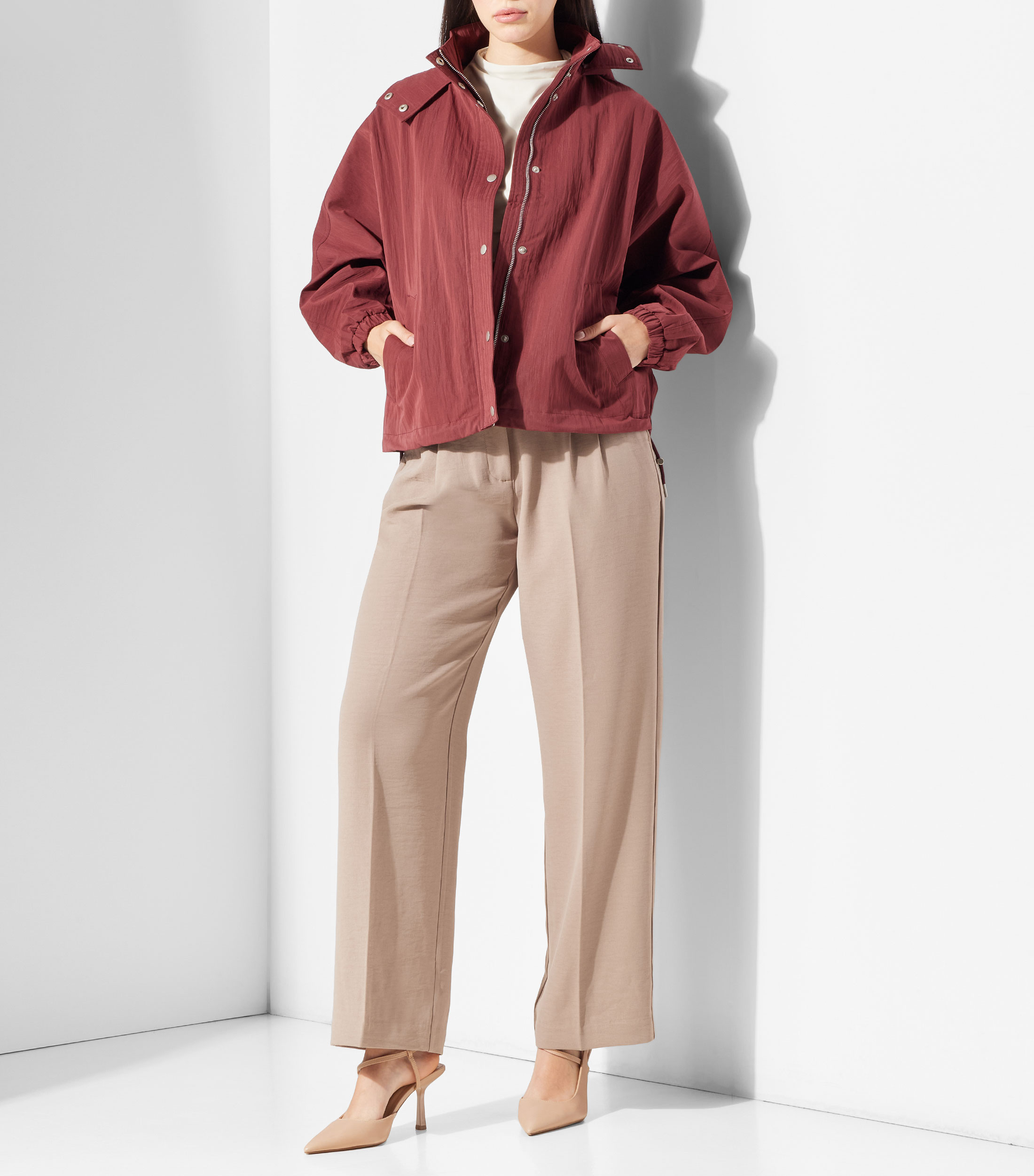 Chamarra Bomber con capucha Mujer