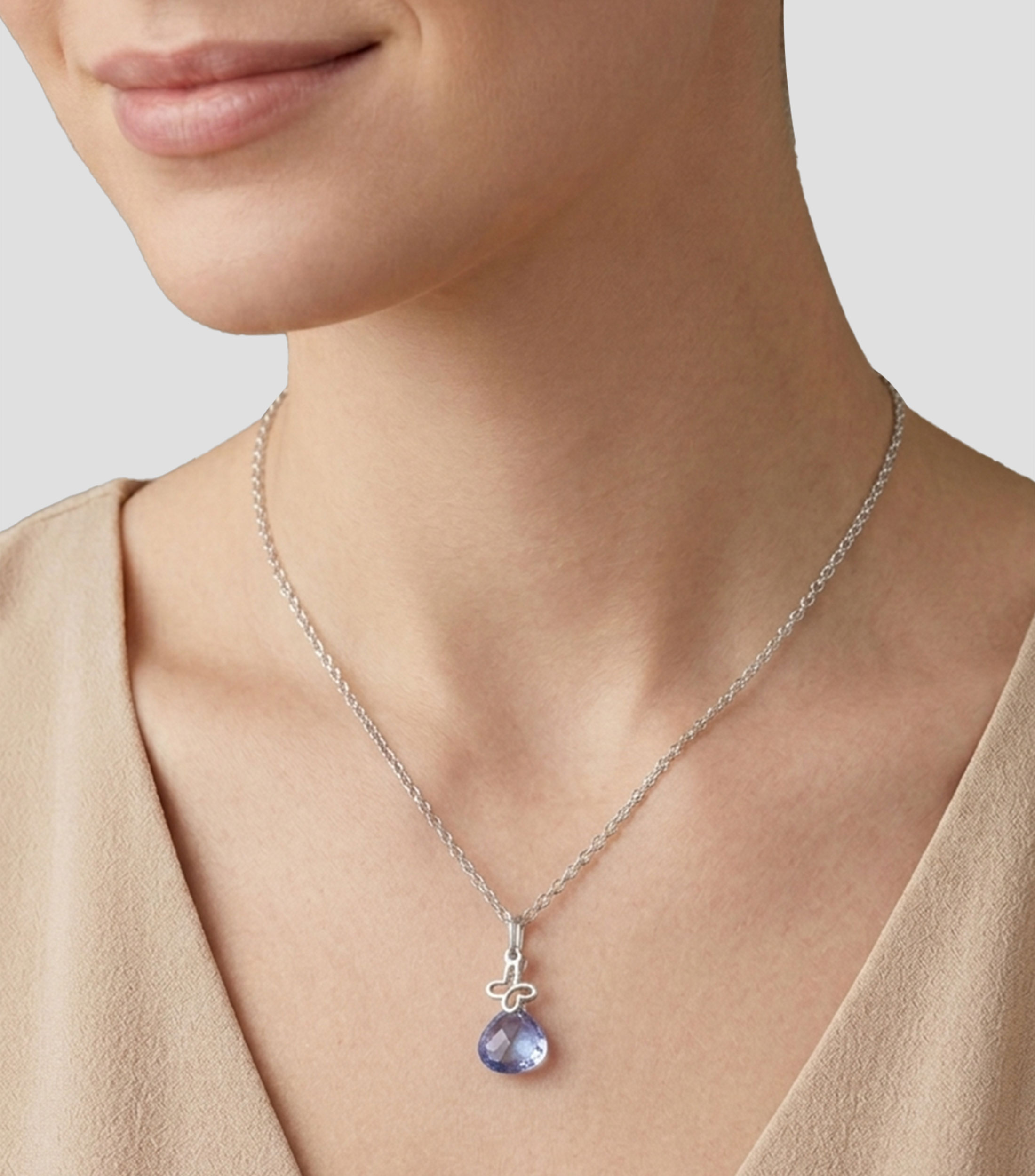 Dije mariposa mini en Plata .925 con cuarzo místico Mujer