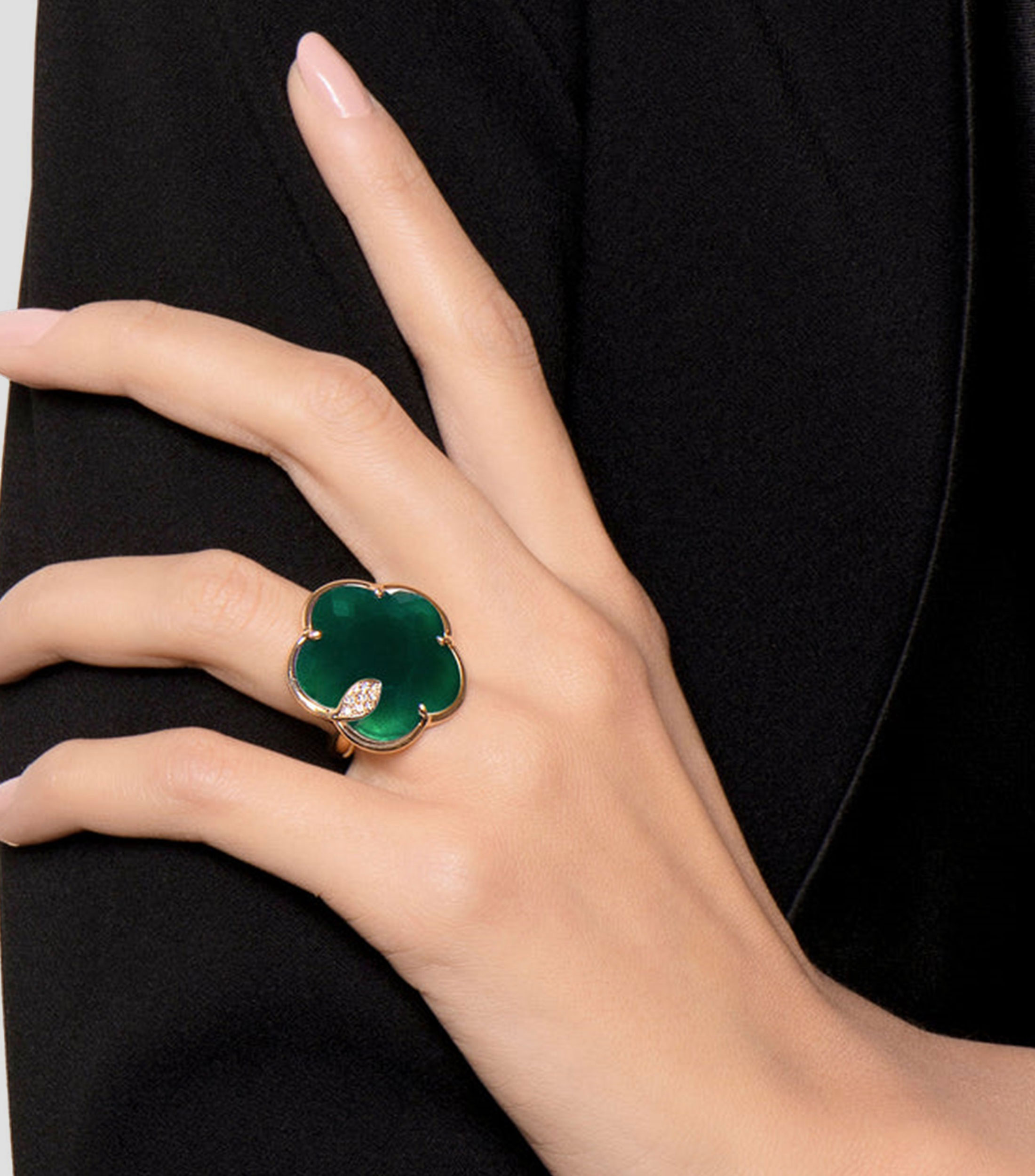 Anillo con Piedra e Incrustaciones Mujer