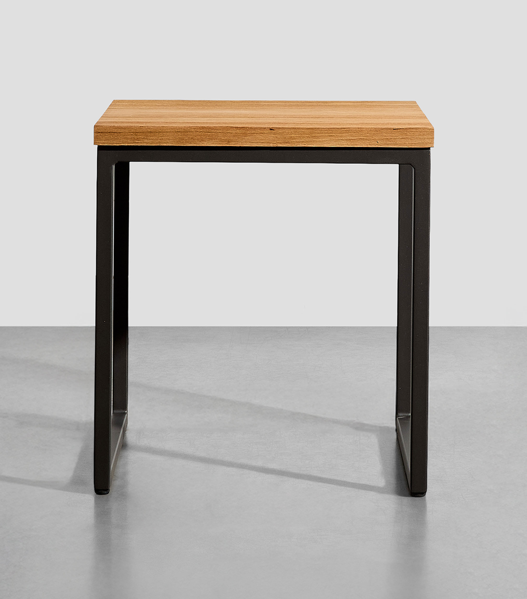 Mesa lateral Calixto en madera y metal