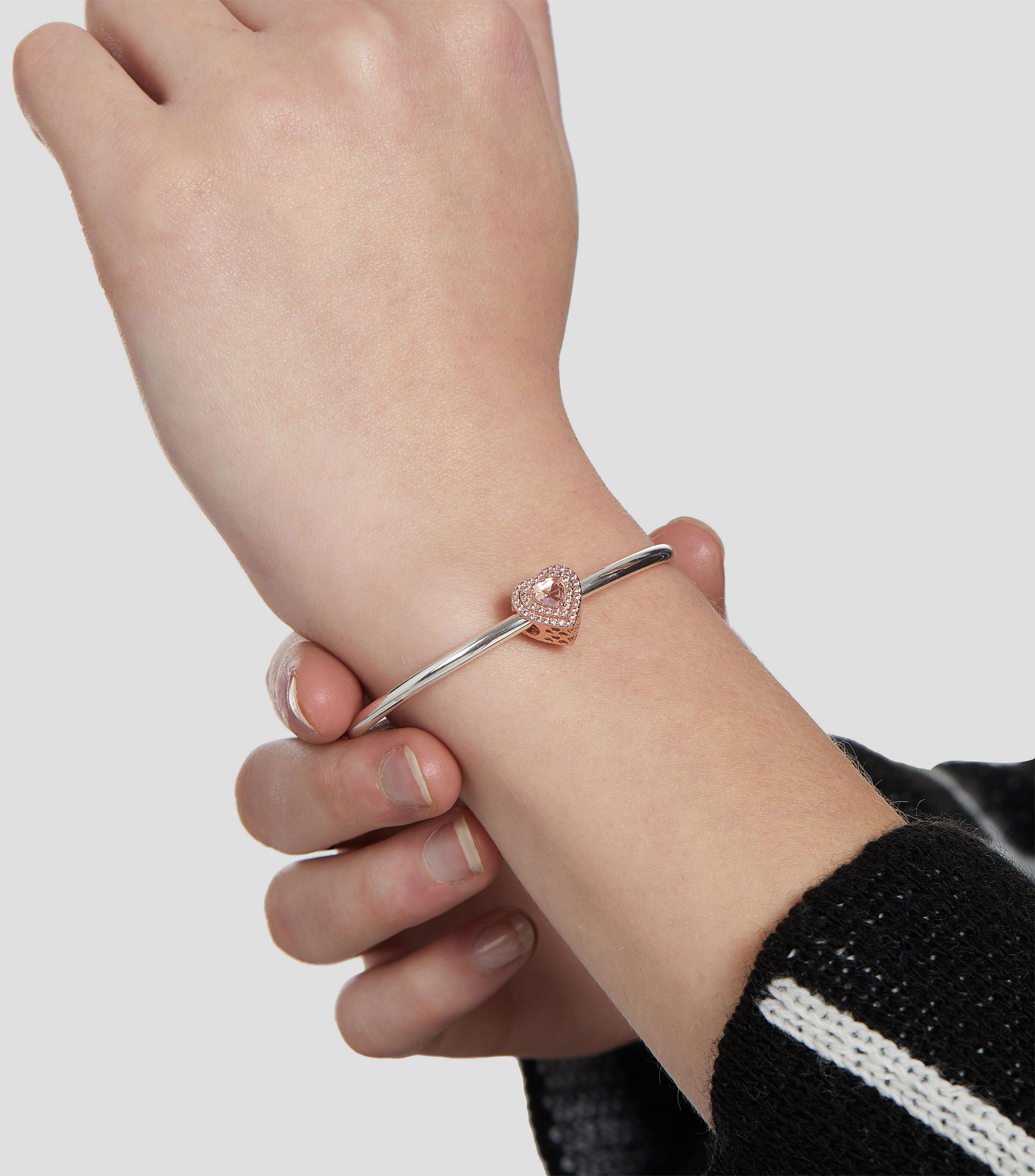 Charm en Plata Corazon Nivelado Brillante con Zirconitas Cubica Mujer