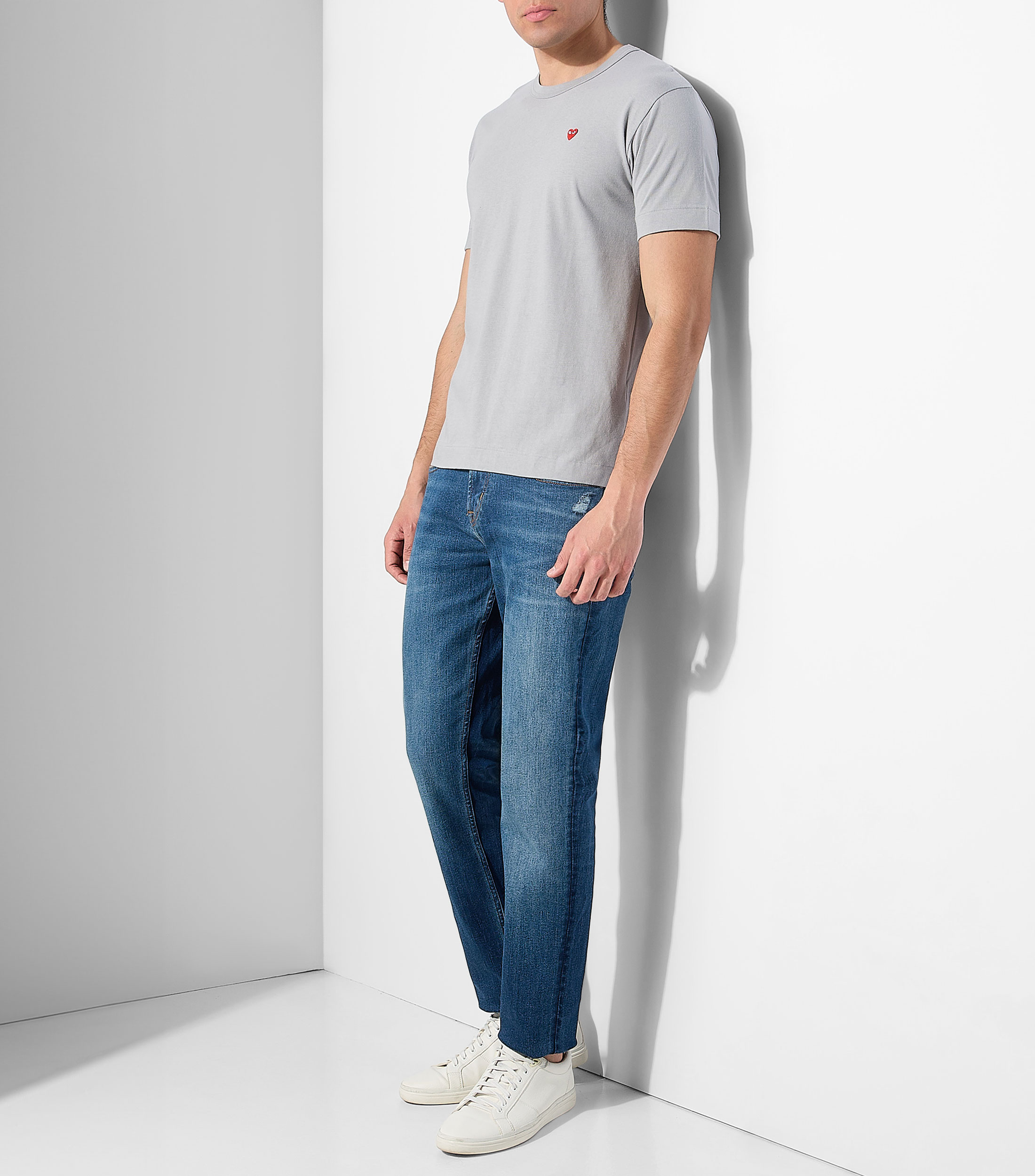 Playera cuello redondo manga corta con bordado Hombre