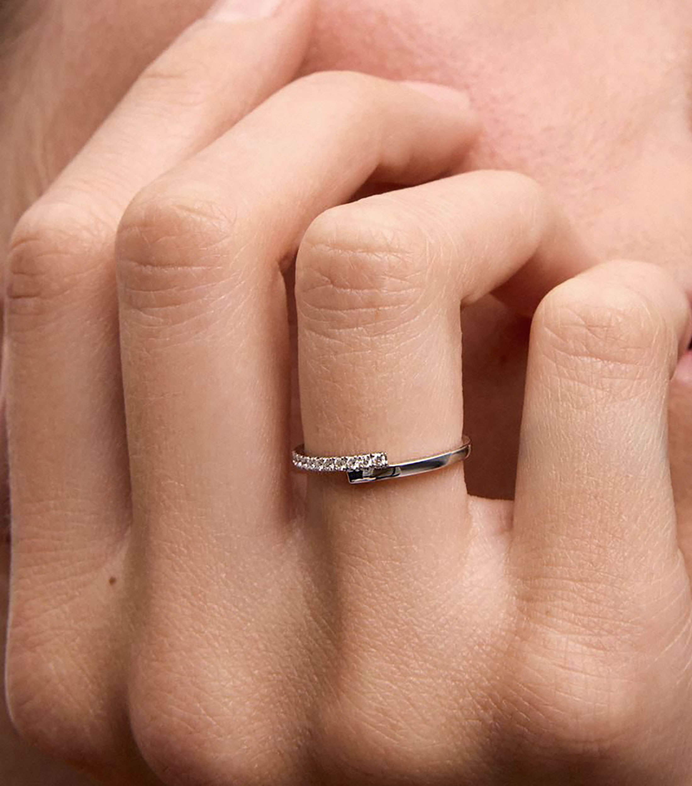 Anillo en Oro blanco de 18 Kilates Grace con diamantes Mujer