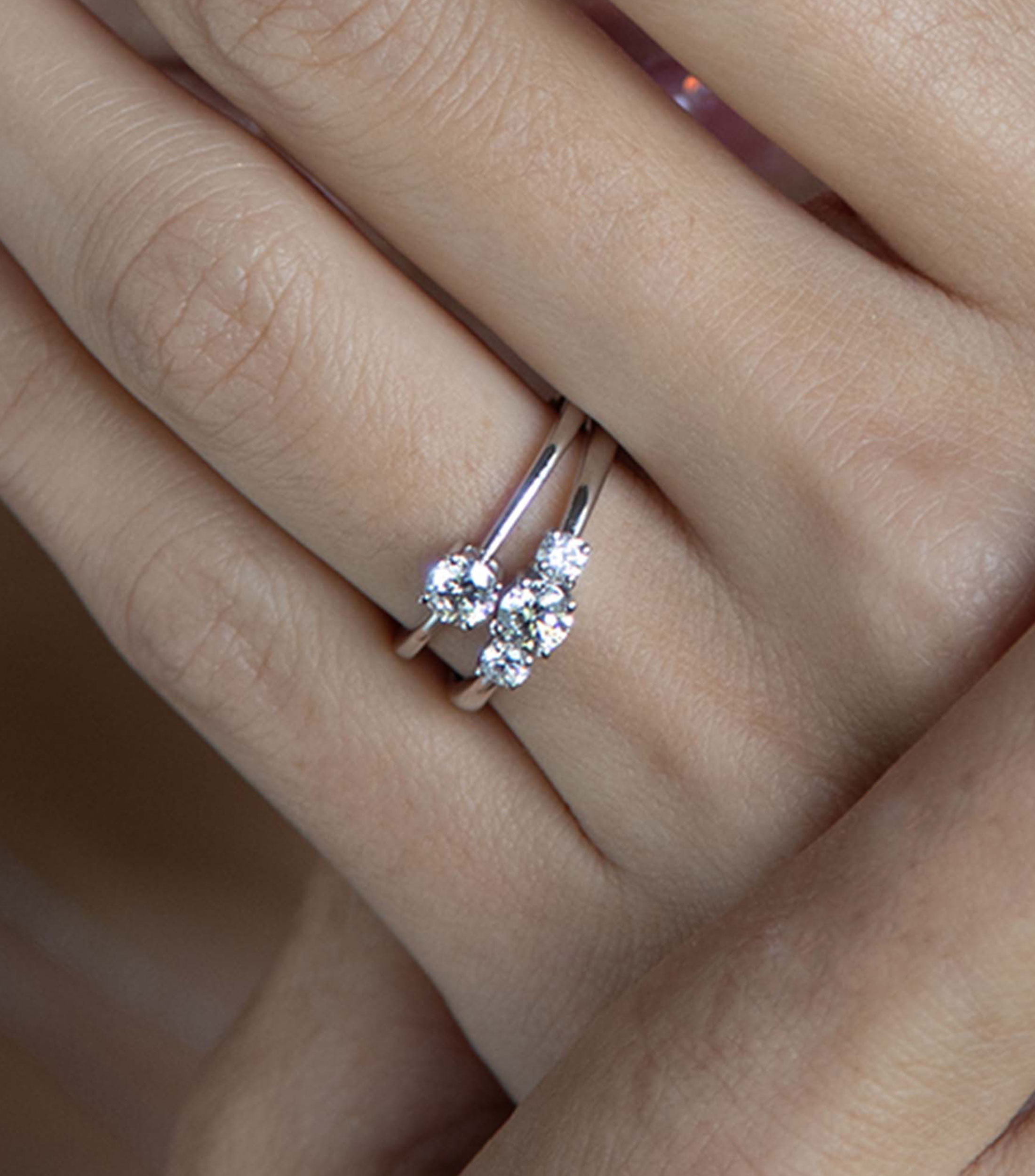 Anillo en Oro de 18 Kilates con Diamante Mujer